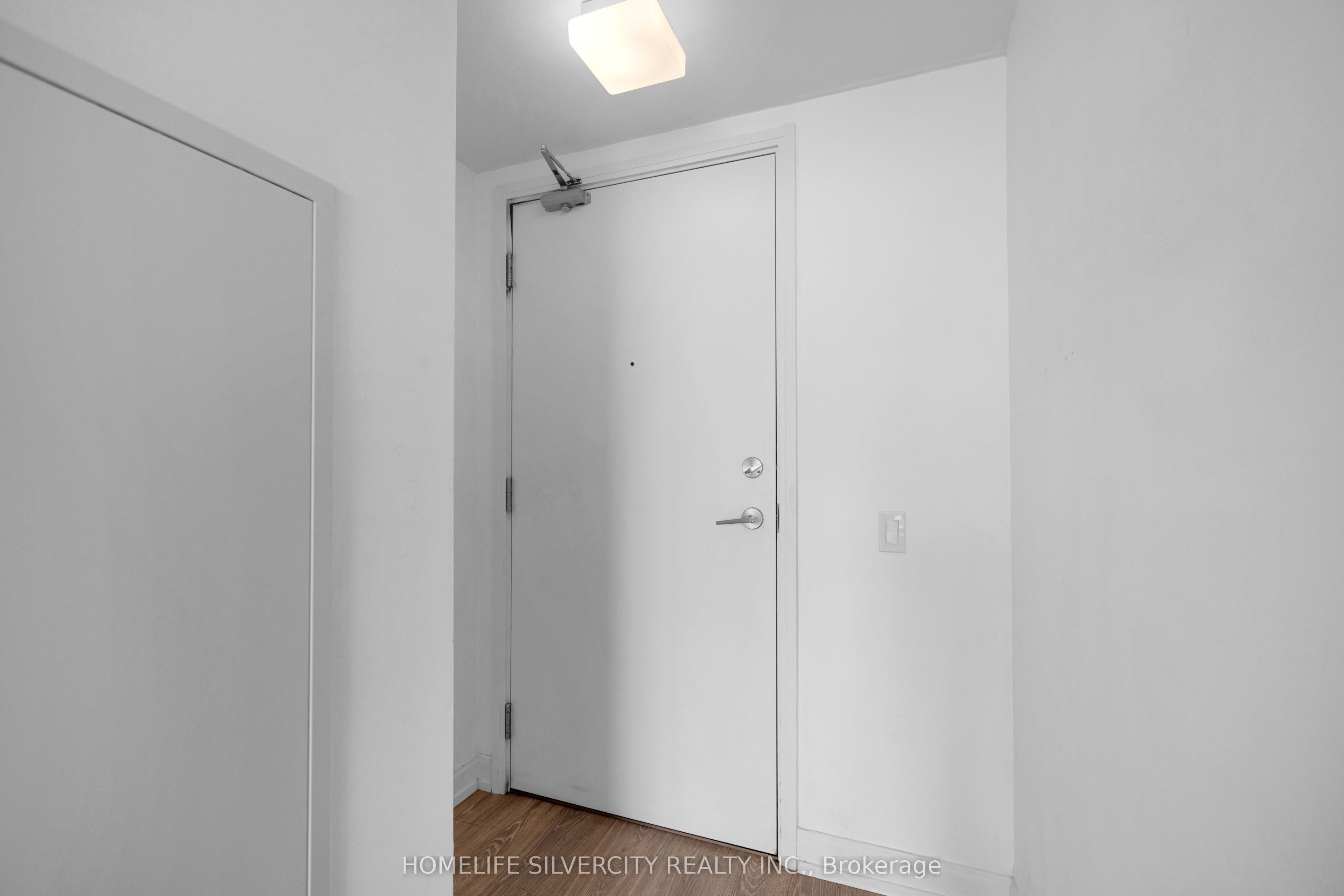 181 Dundas Street E Ph8 Property Photo 9