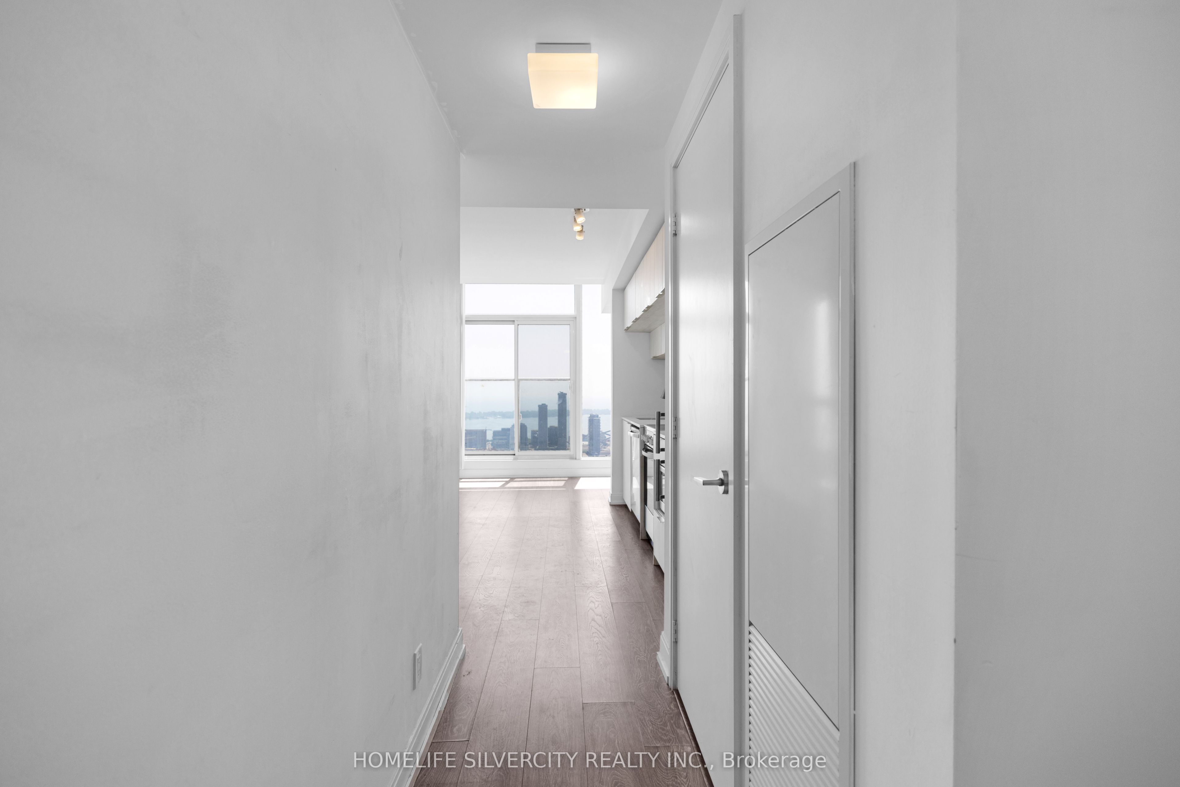 181 Dundas Street E Ph8 Property Photo 10