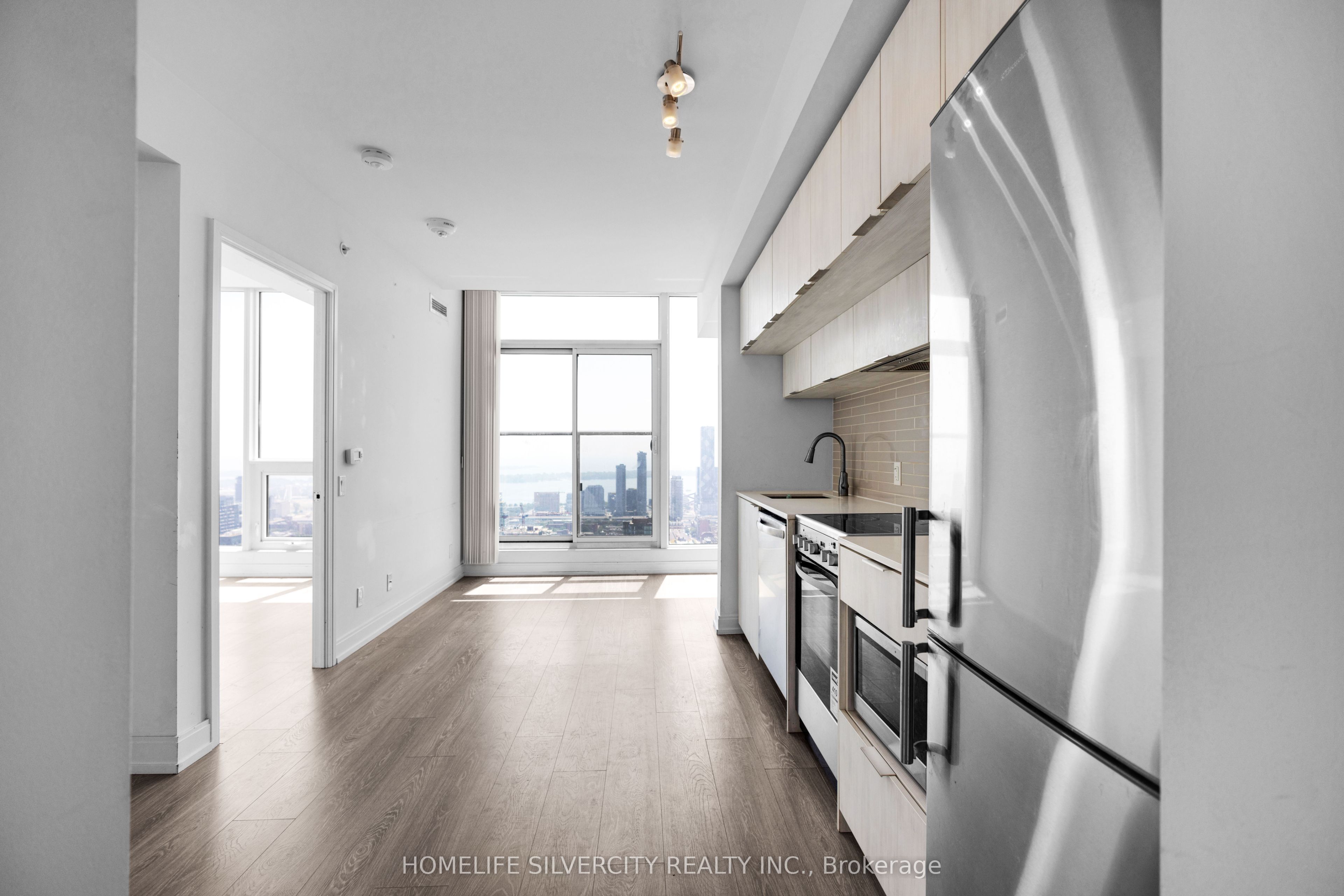 181 Dundas Street E Ph8 Property Photo 12