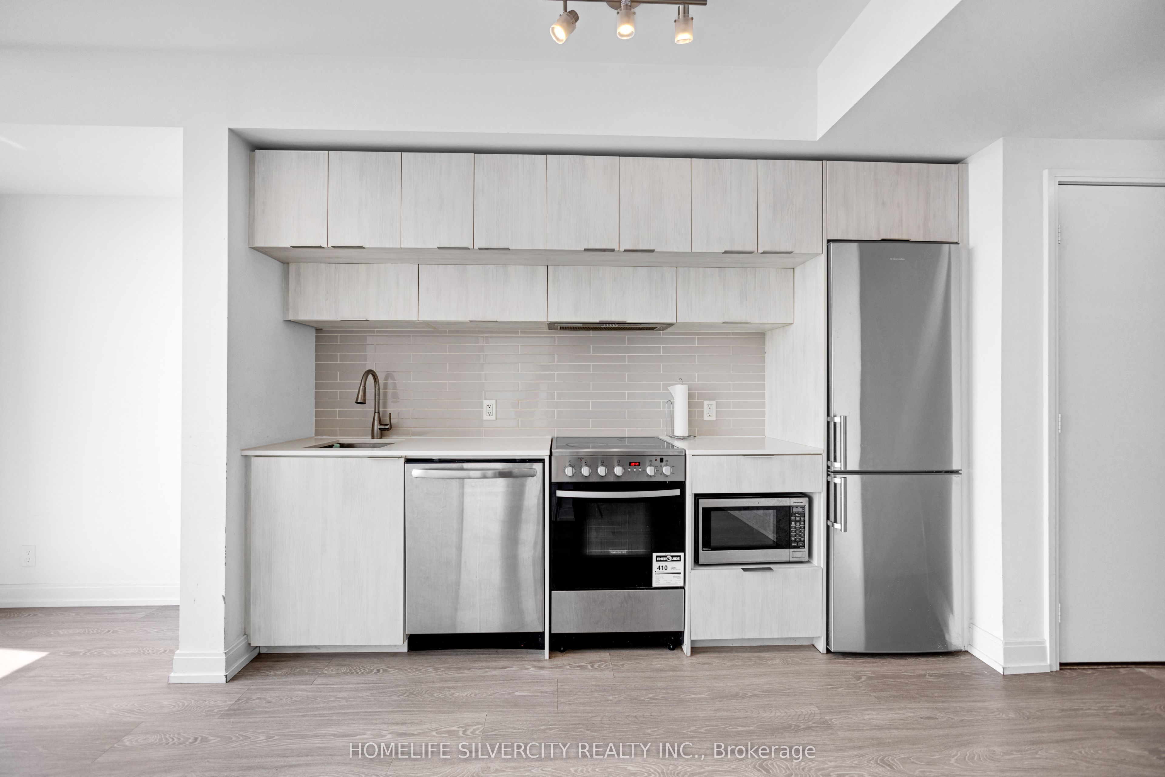 181 Dundas Street E Ph8 Property Photo 13