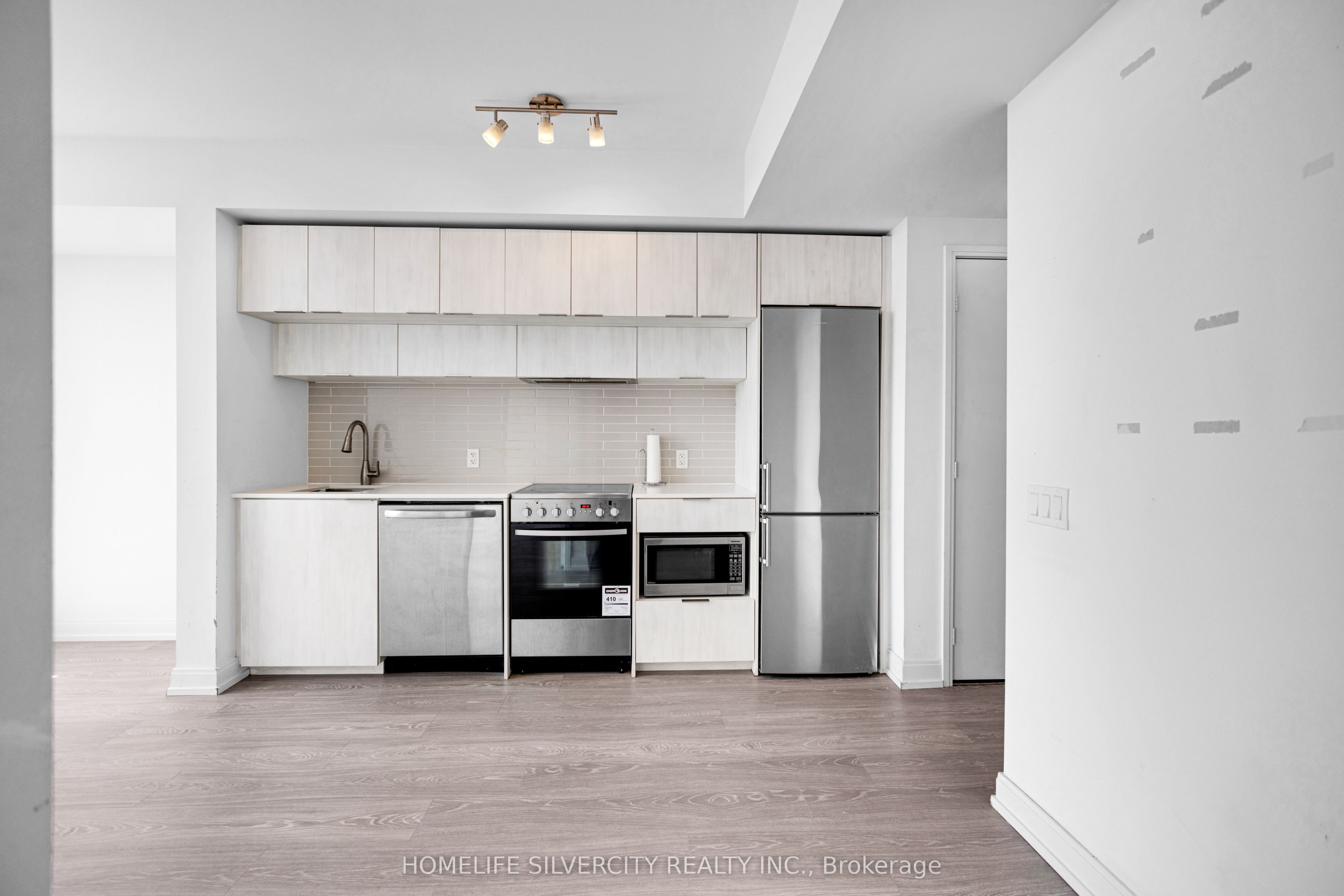 181 Dundas Street E Ph8 Property Photo 14