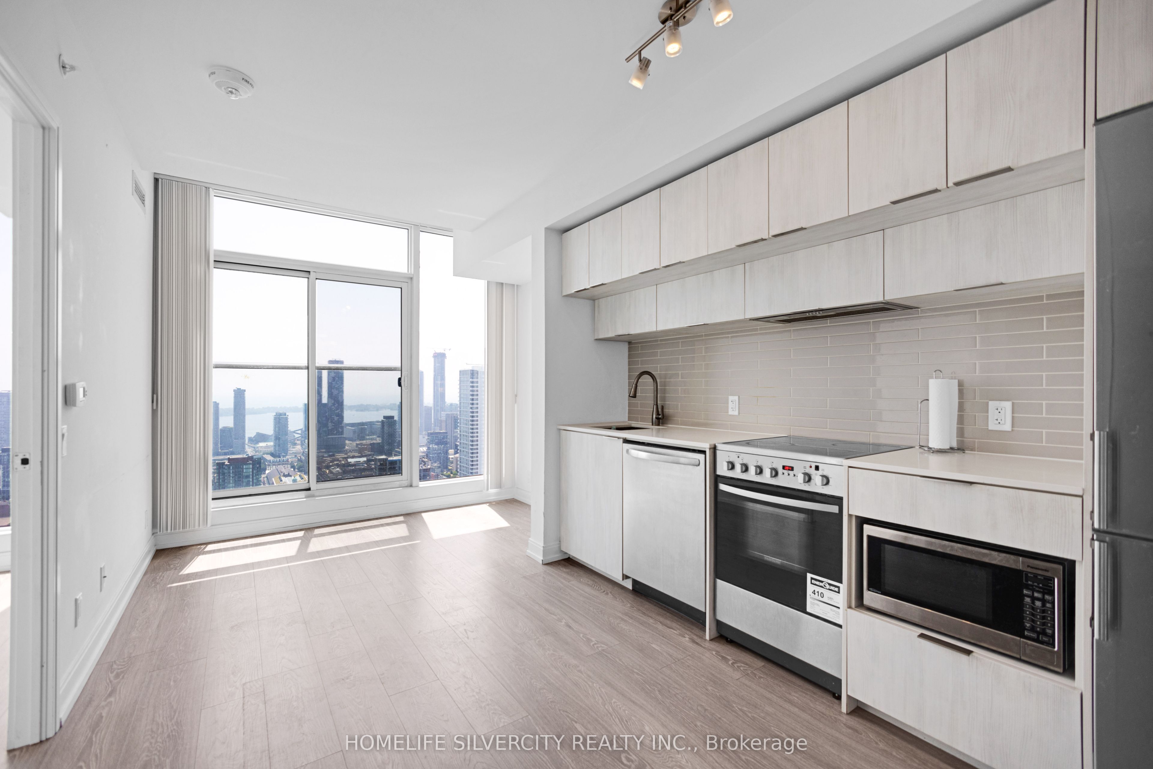 181 Dundas Street E Ph8 Property Photo 15