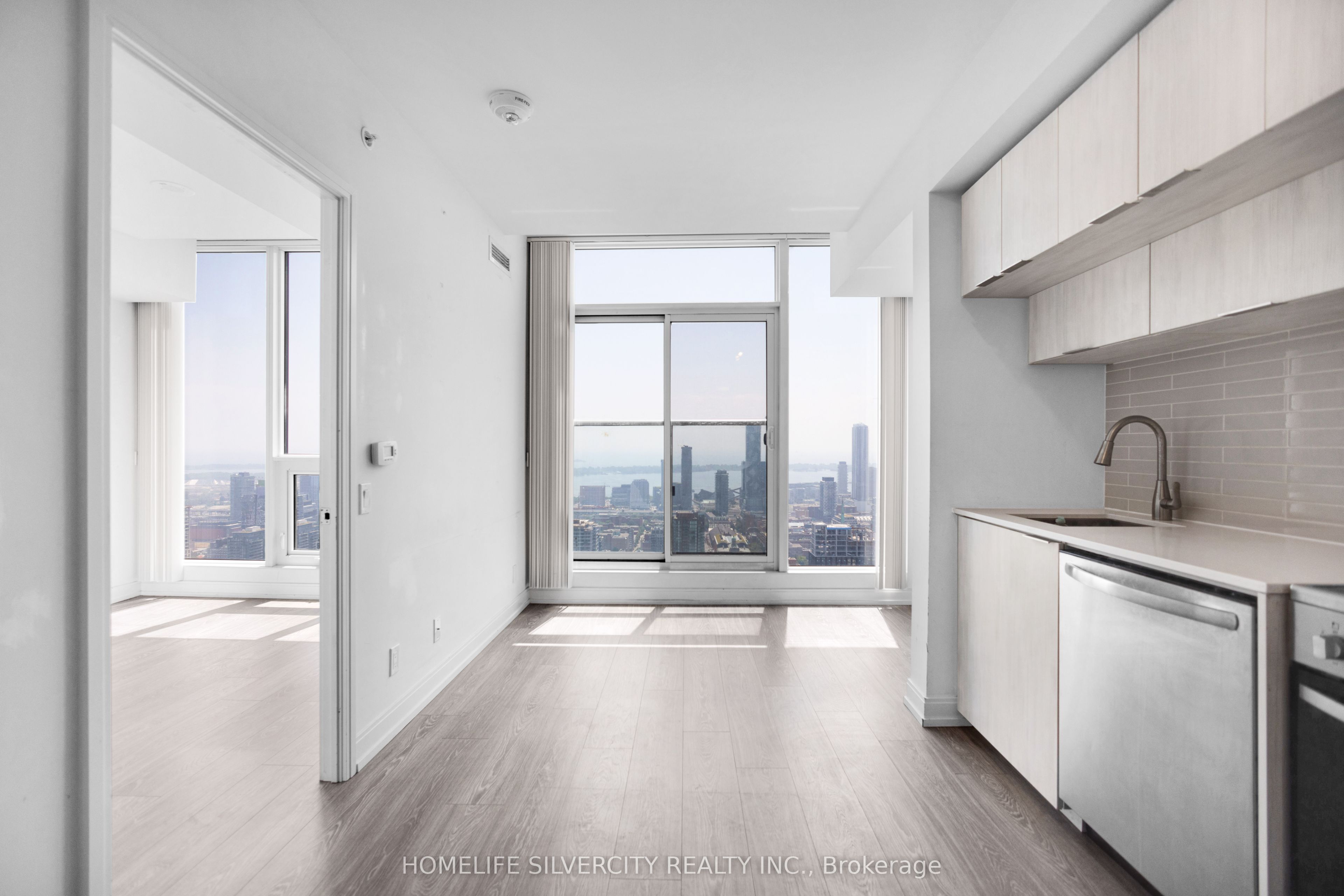 181 Dundas Street E Ph8 Property Photo 16