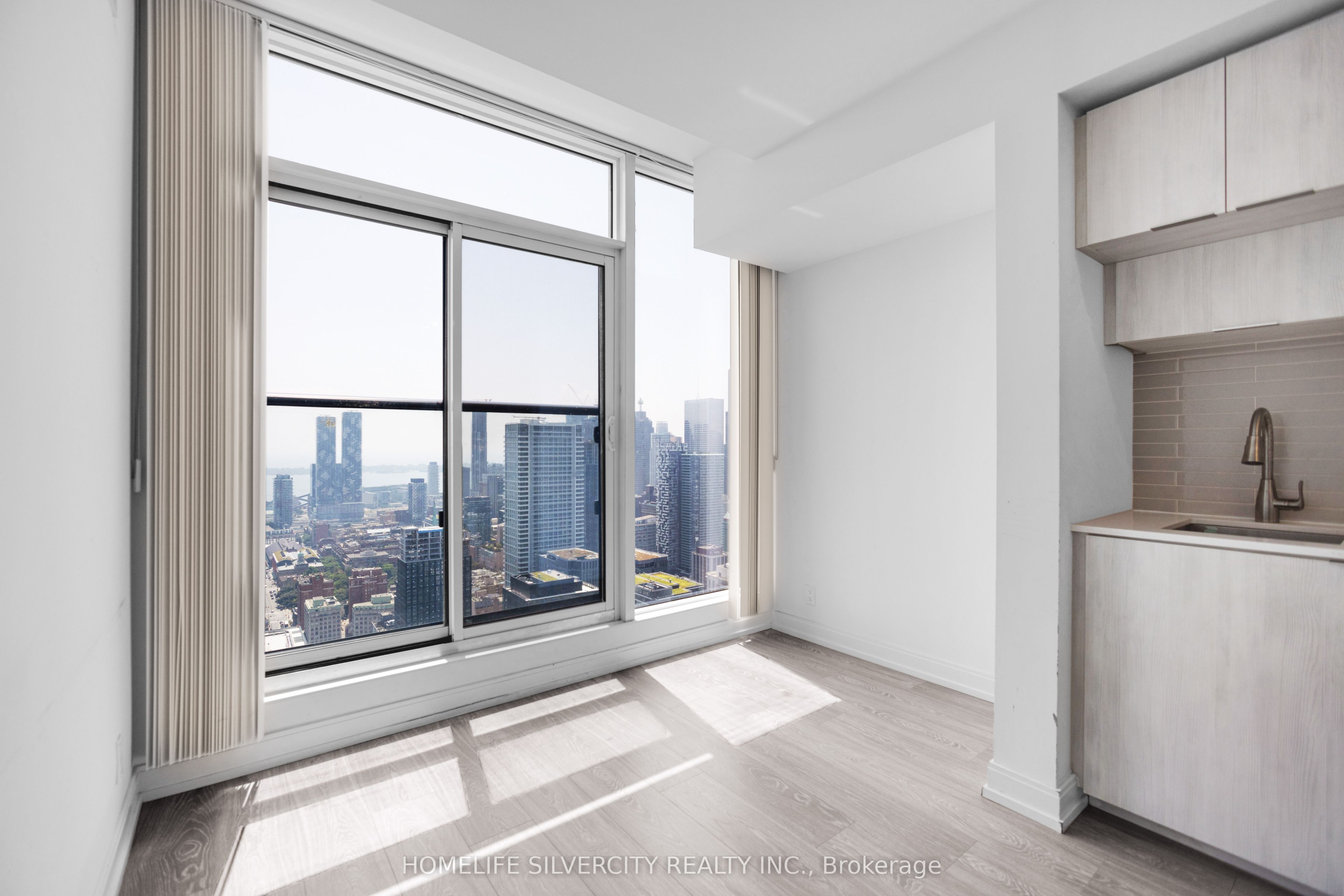 181 Dundas Street E Ph8 Property Photo 17