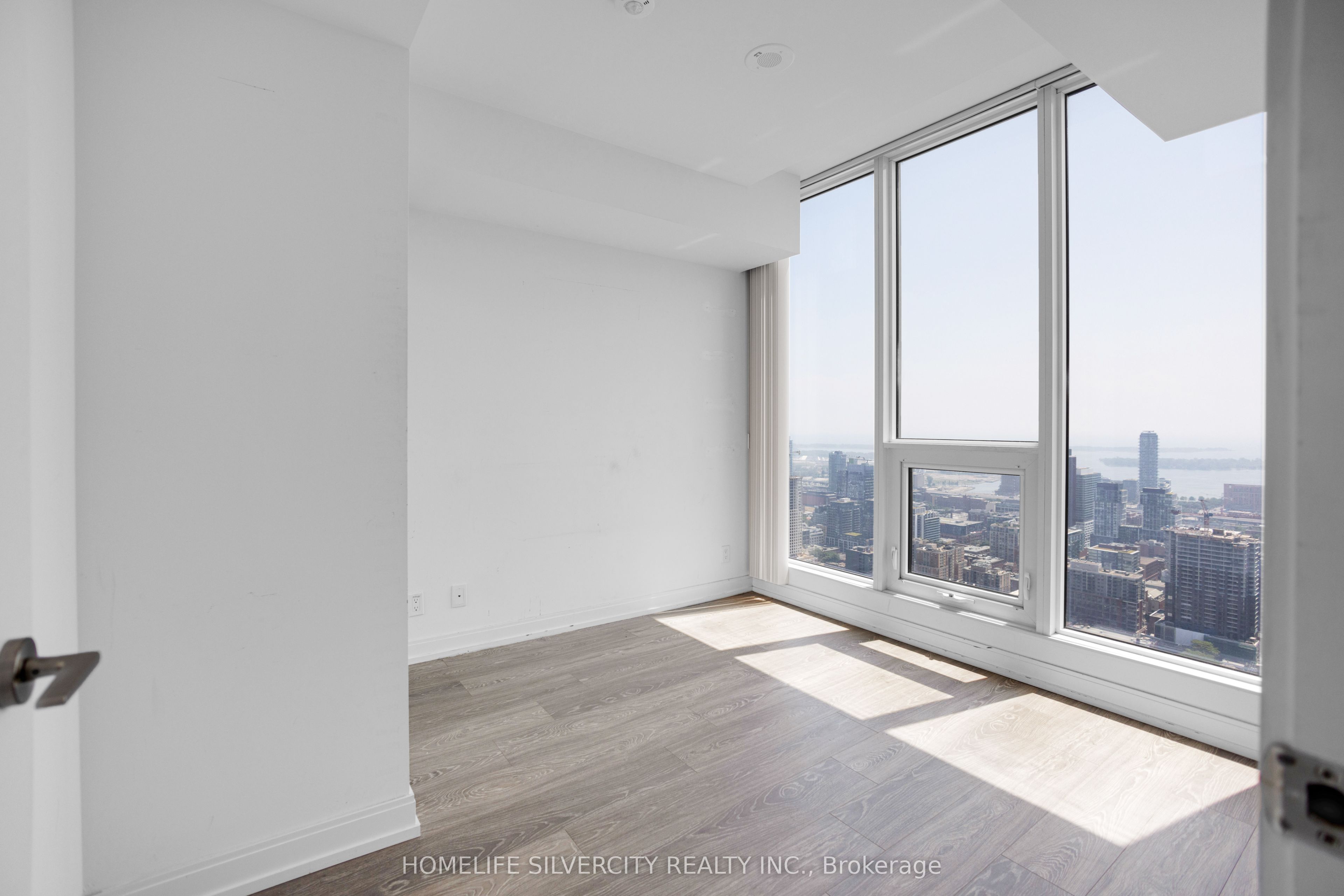 181 Dundas Street E Ph8 Property Photo 21