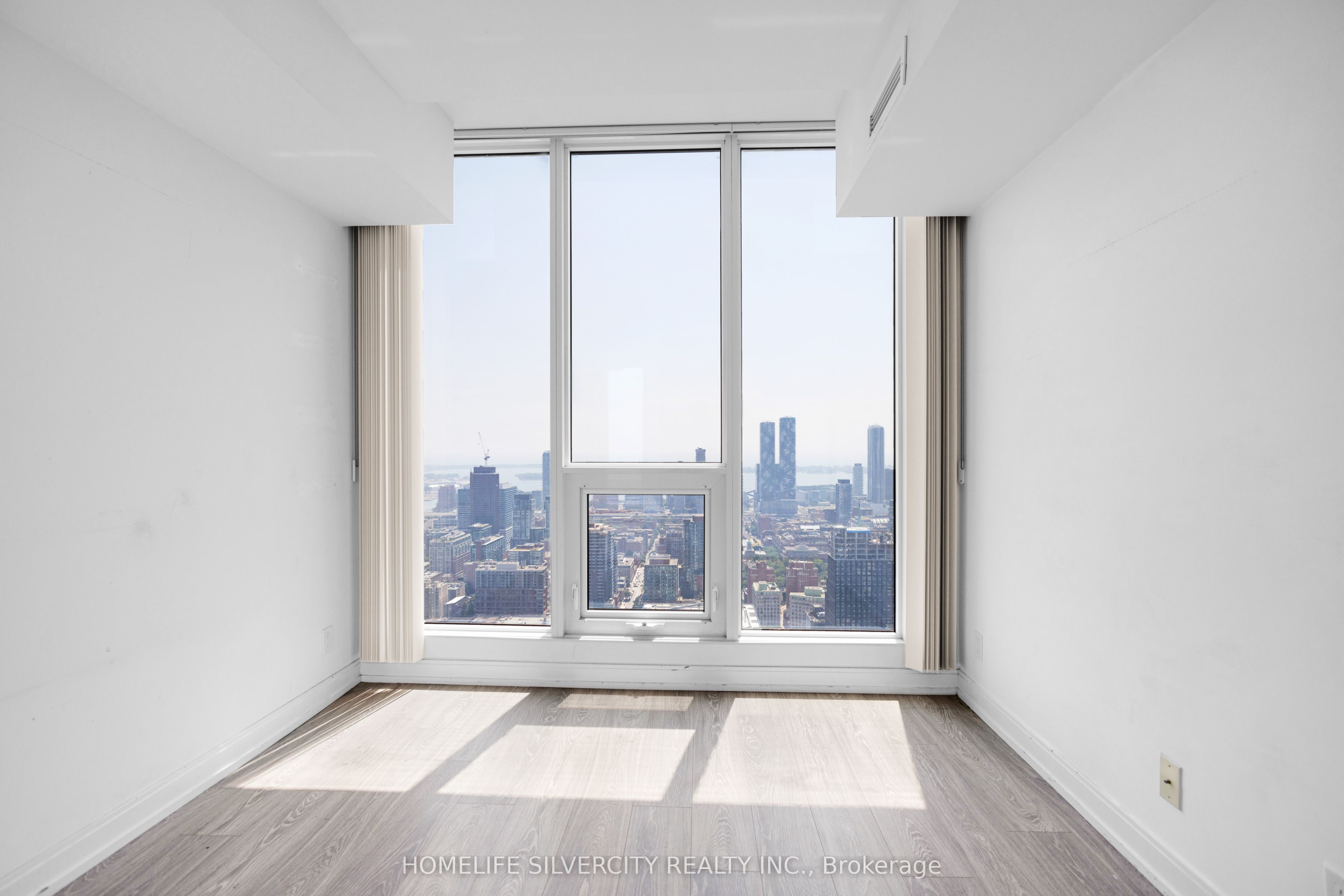 181 Dundas Street E Ph8 Property Photo 22