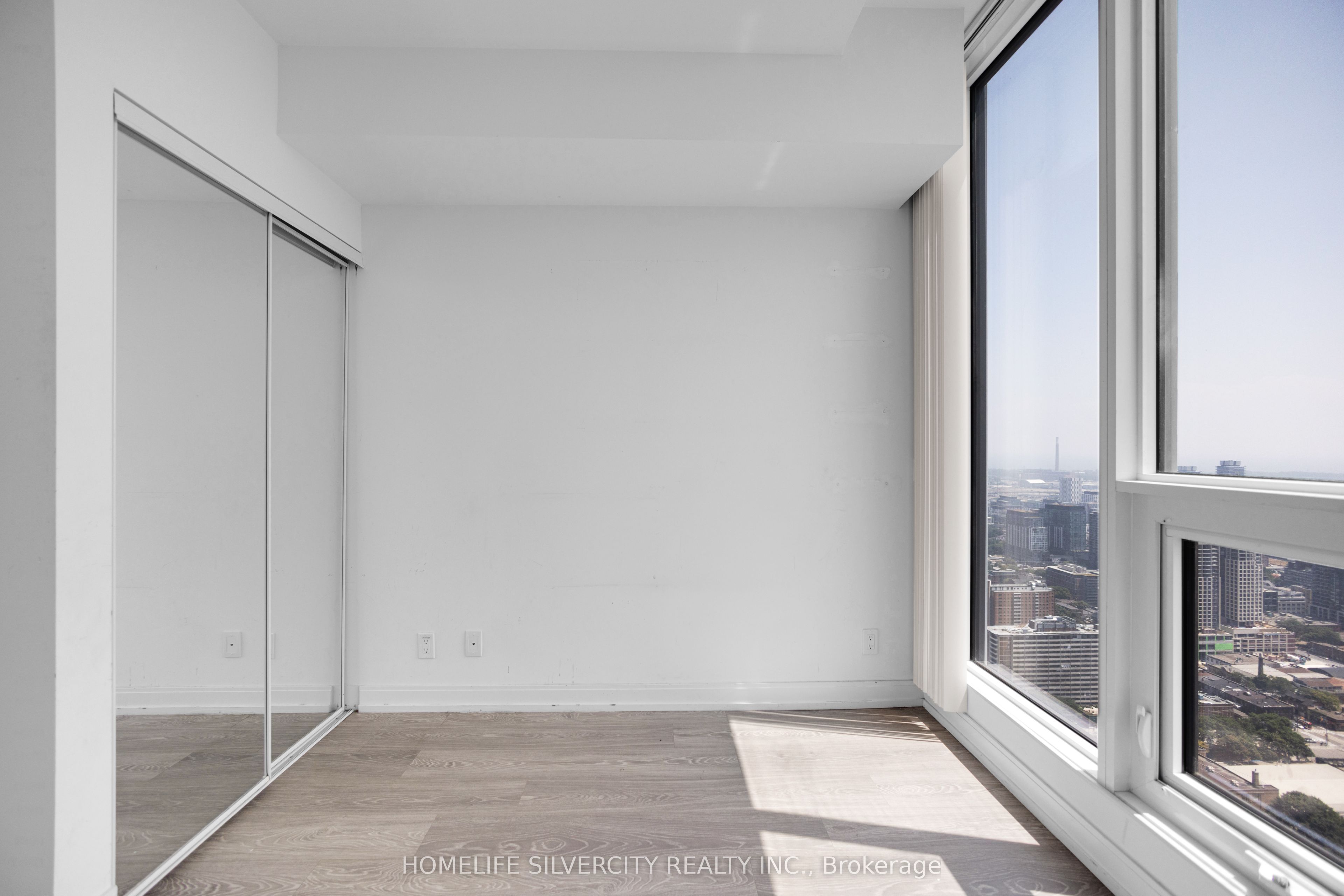 181 Dundas Street E Ph8 Property Photo 23