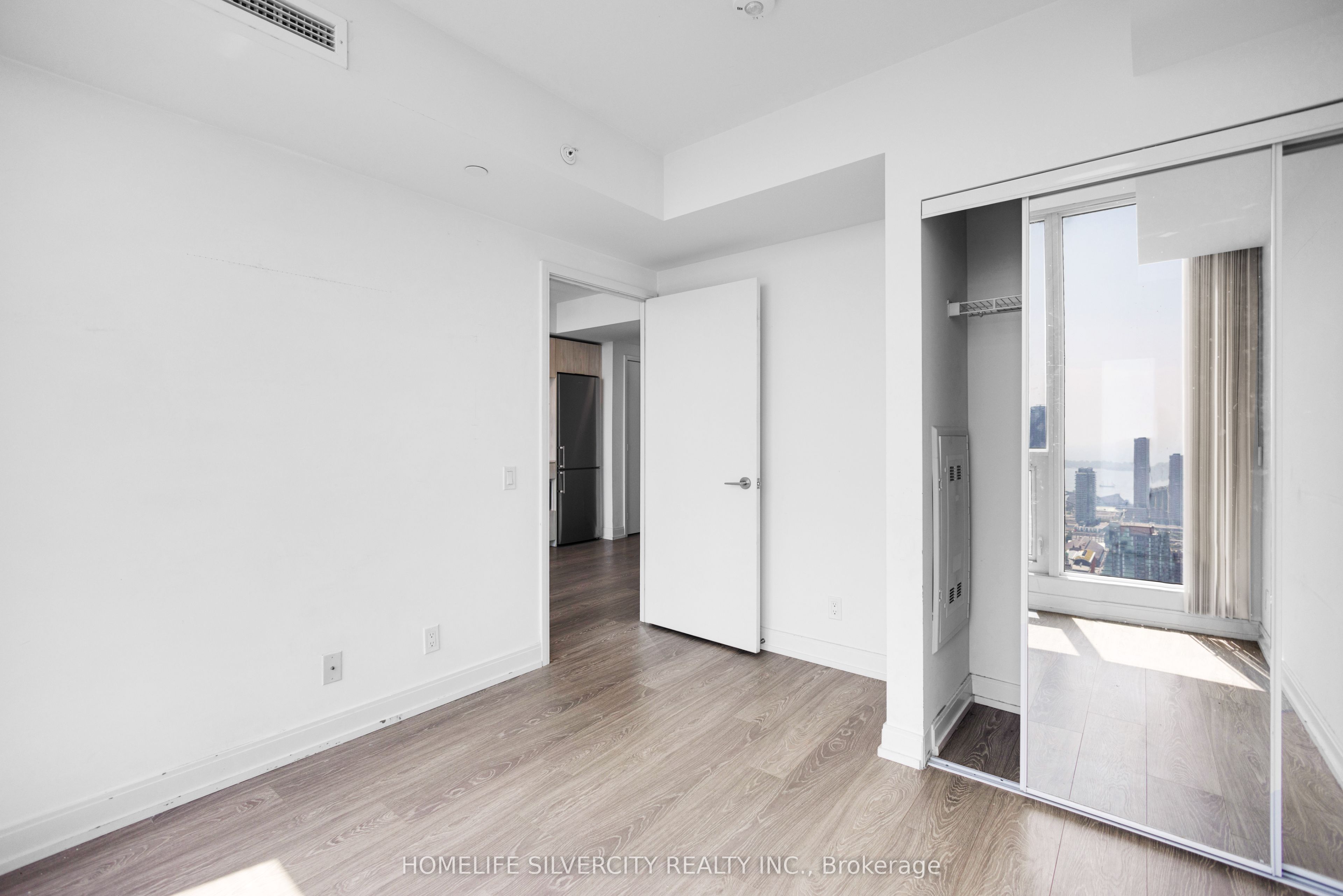 181 Dundas Street E Ph8 Property Photo 25