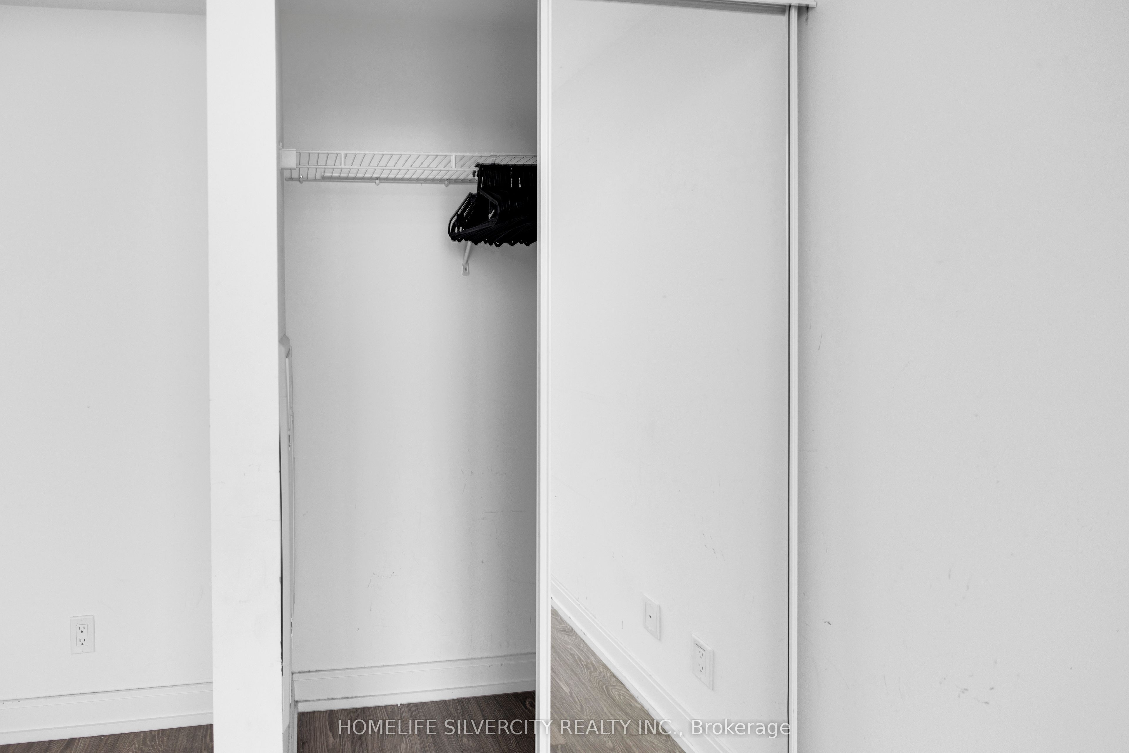 181 Dundas Street E Ph8 Property Photo 27