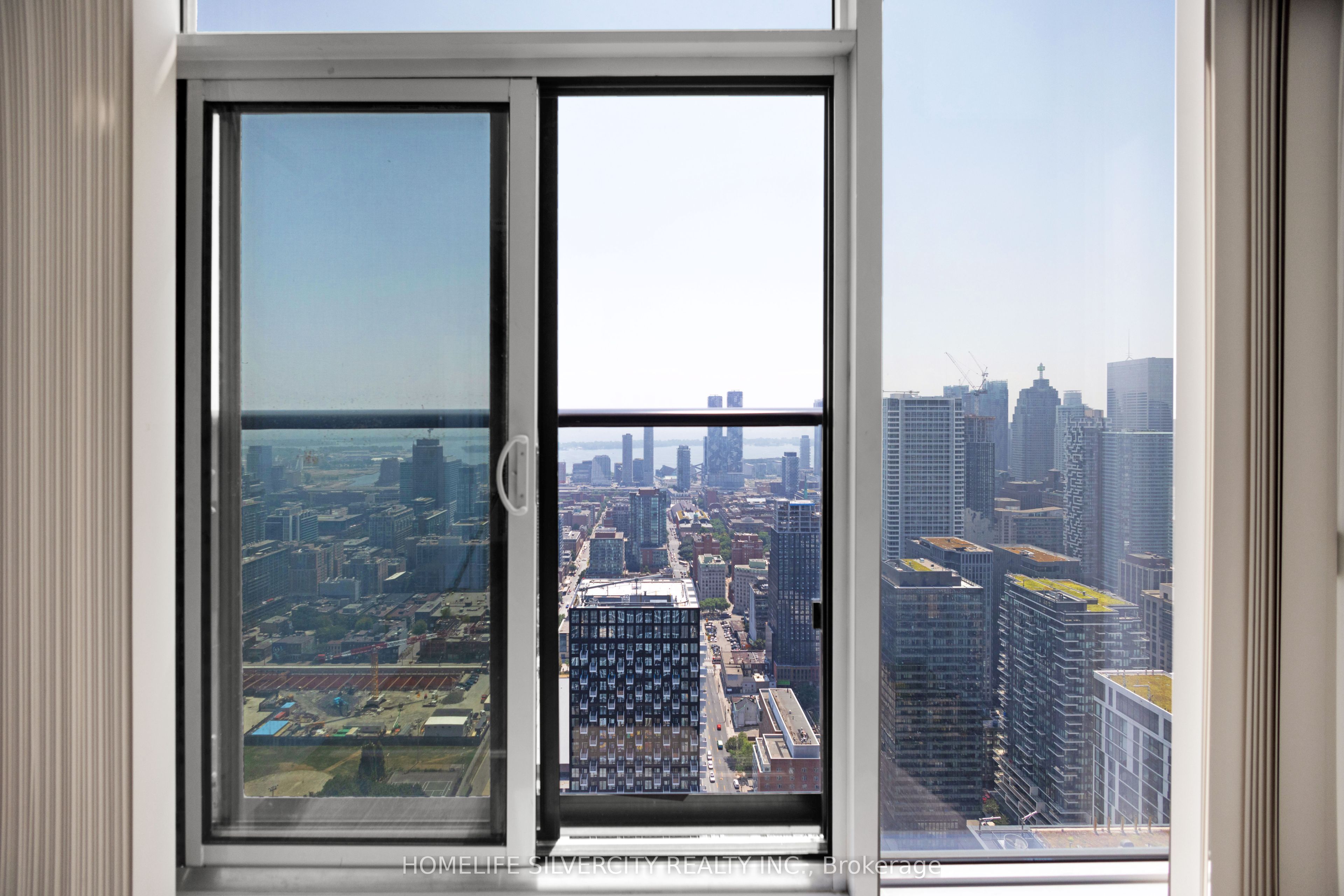 181 Dundas Street E Ph8 Property Photo 28