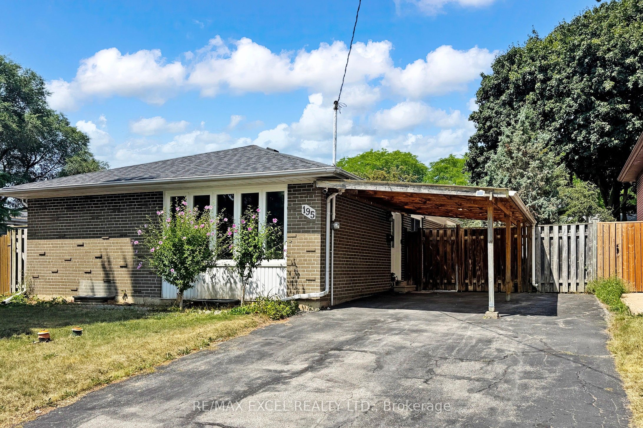 195 Roywood Drive Property Photo 1