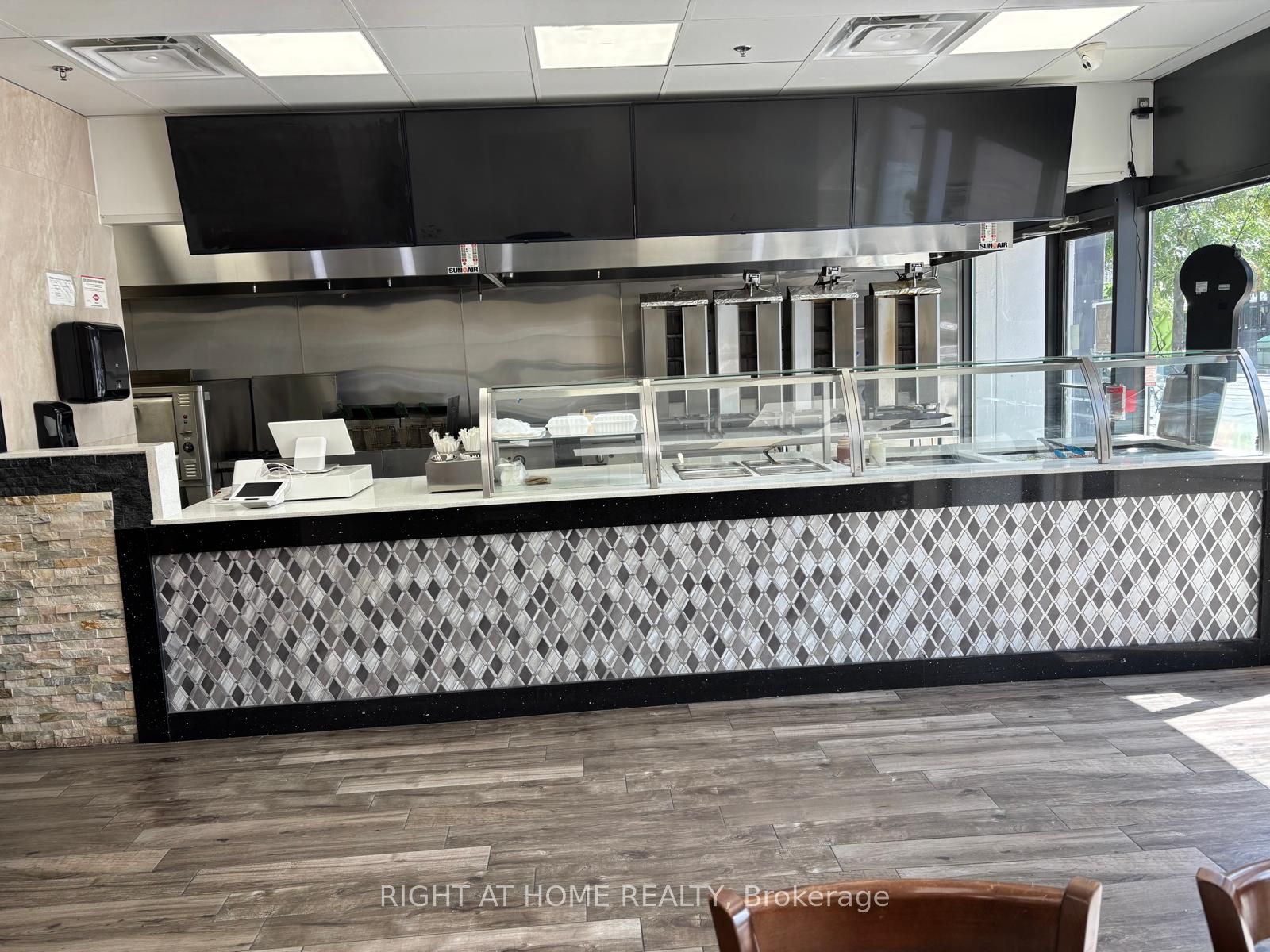 700 King Street W 105 Property Photo 3