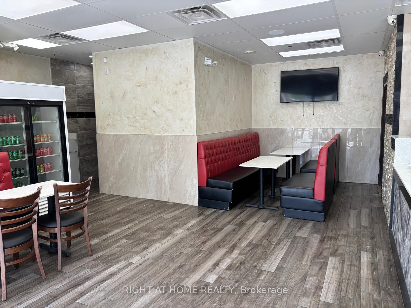 700 King Street W 105 Property Photo 5