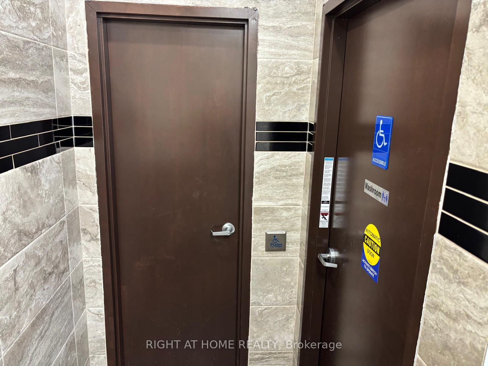 700 King Street W 105 Property Photo 6