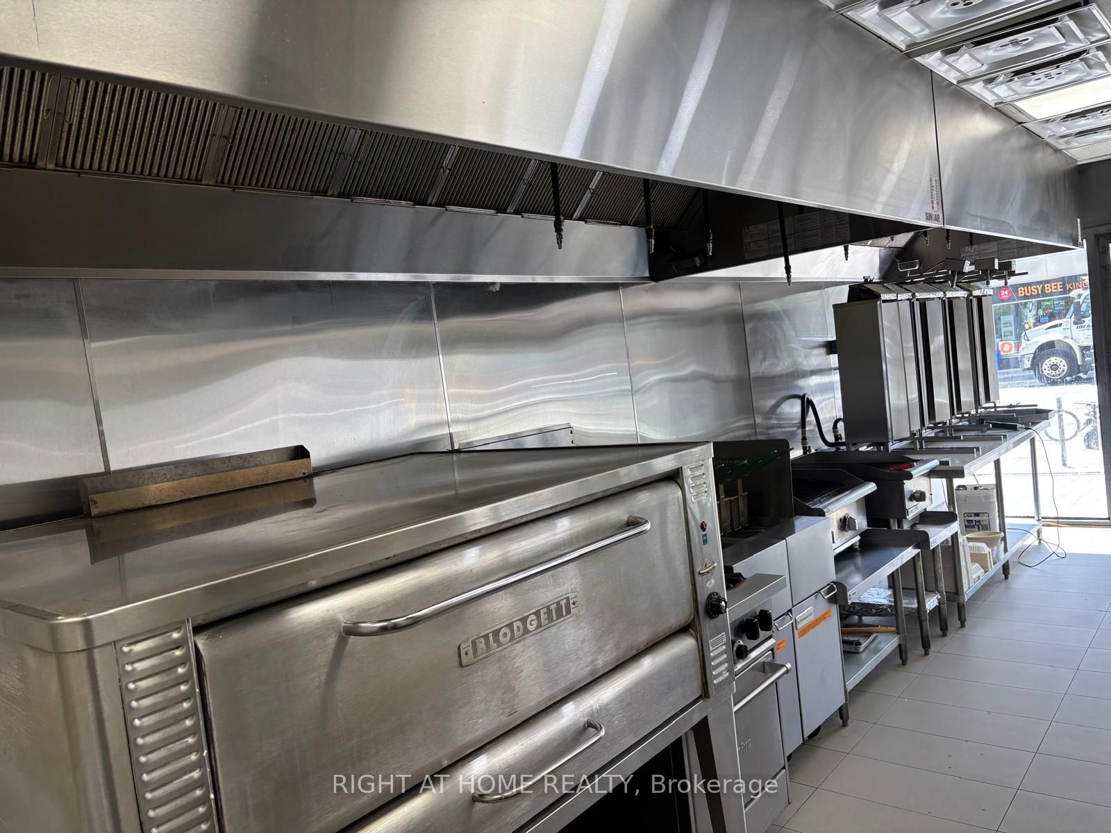 700 King Street W 105 Property Photo 7