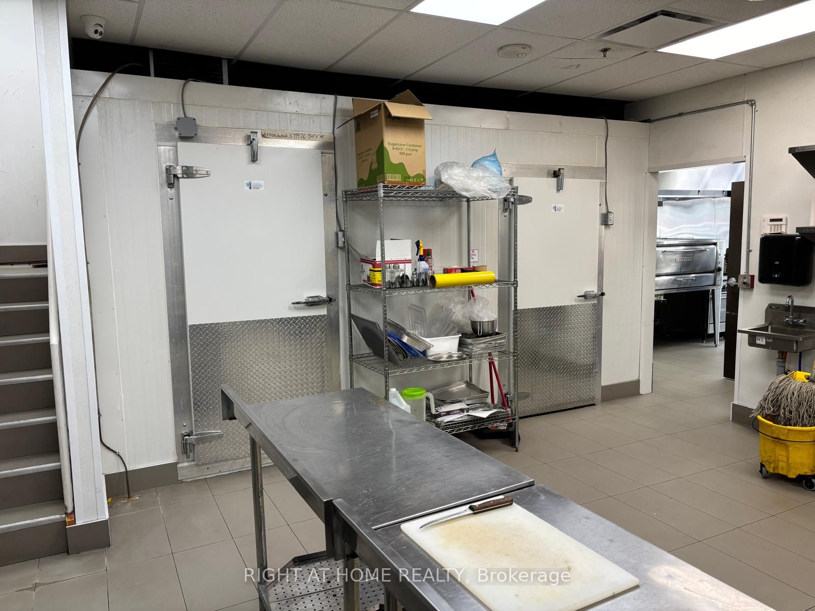 700 King Street W 105 Property Photo 11