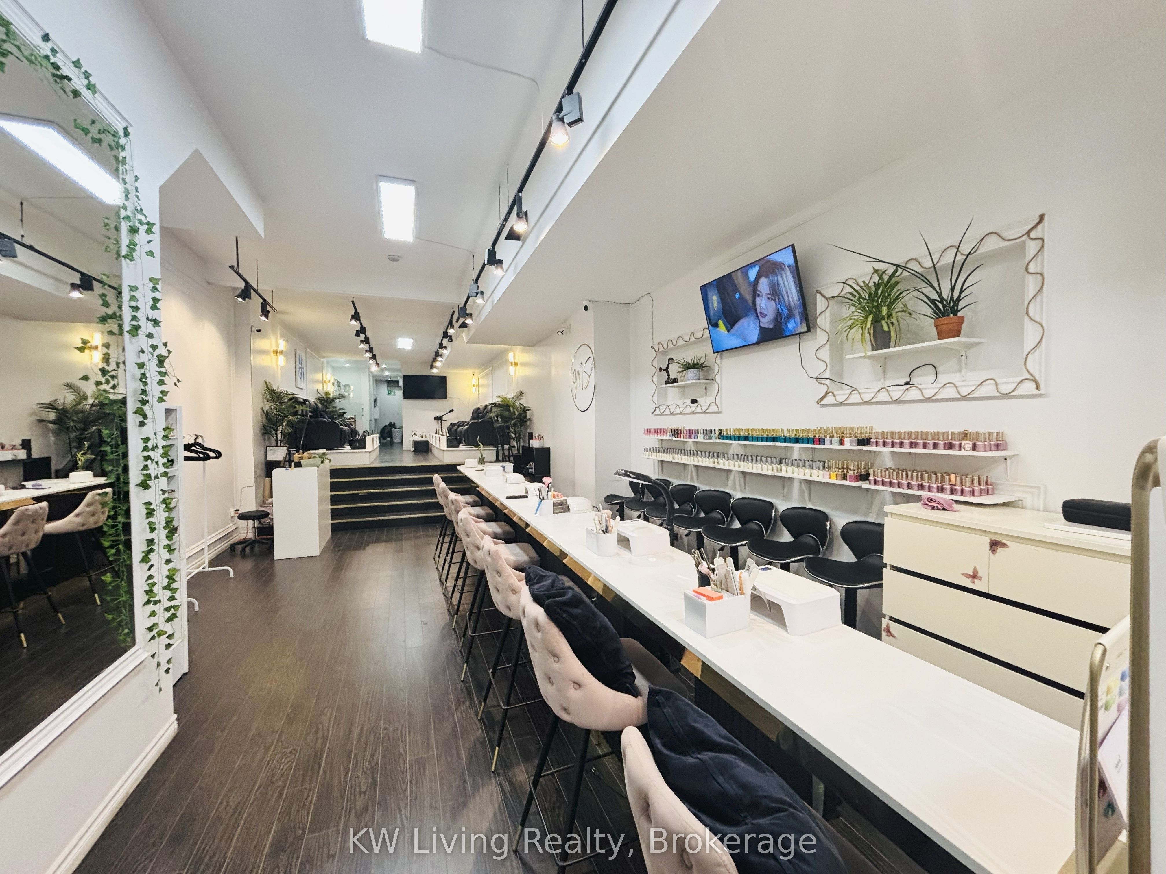 680 Queen Street W Property Photo 1