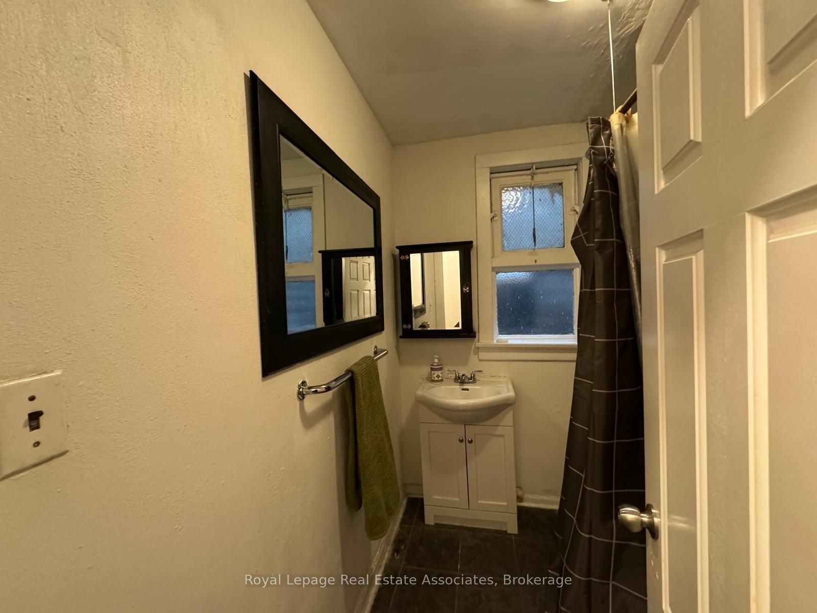 497 Bloor Street W Second Floor Property Photo 7