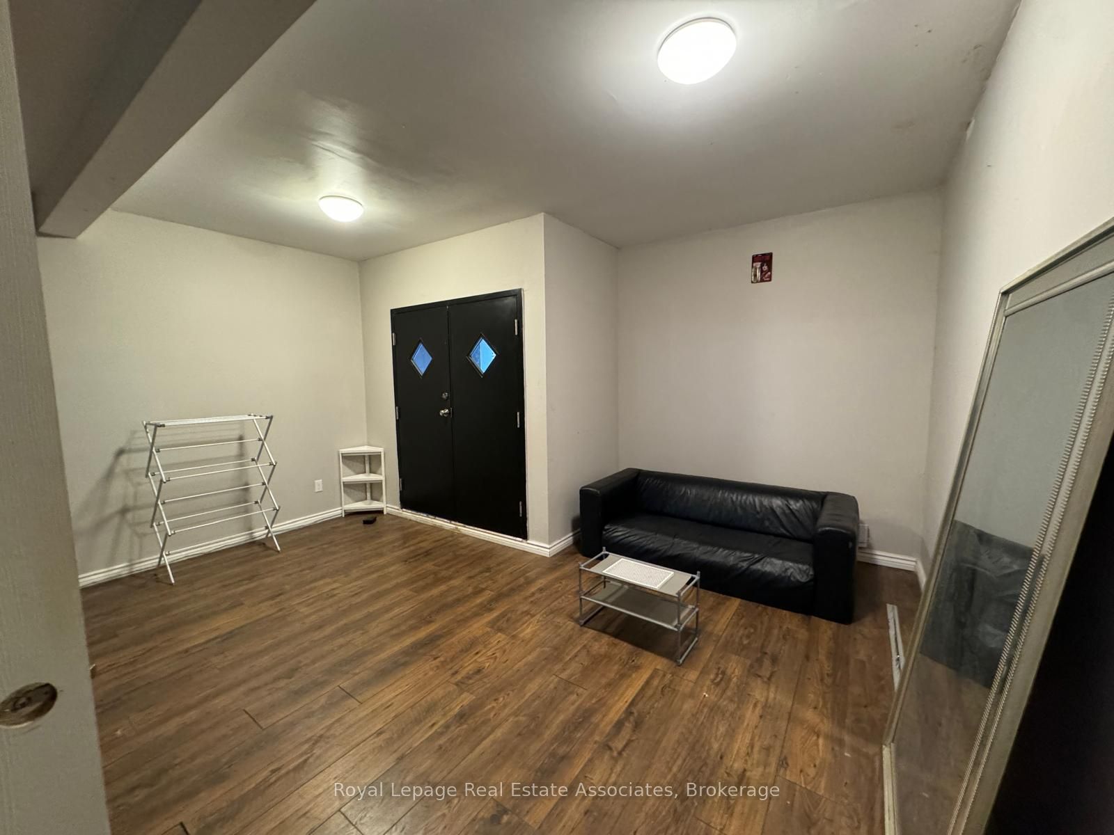 497 Bloor Street W Second Floor Property Photo 8