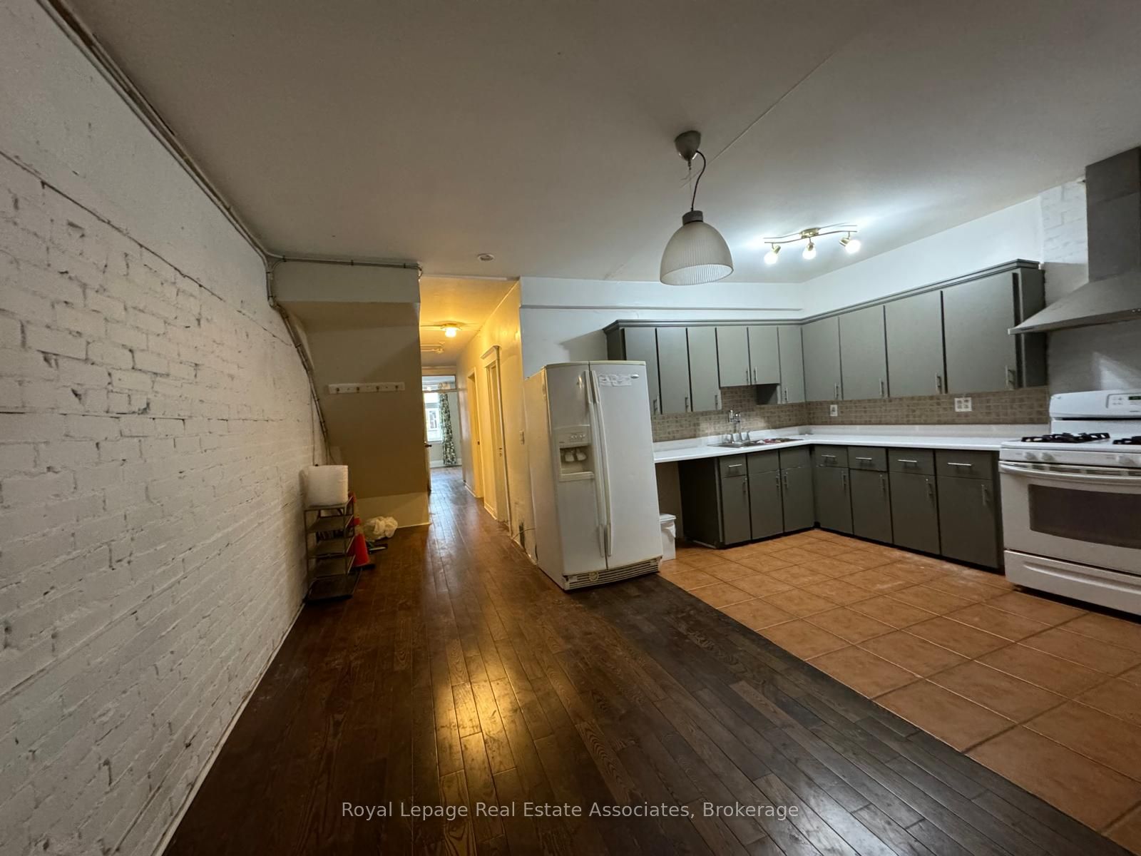 497 Bloor Street W Second Floor Property Photo 9