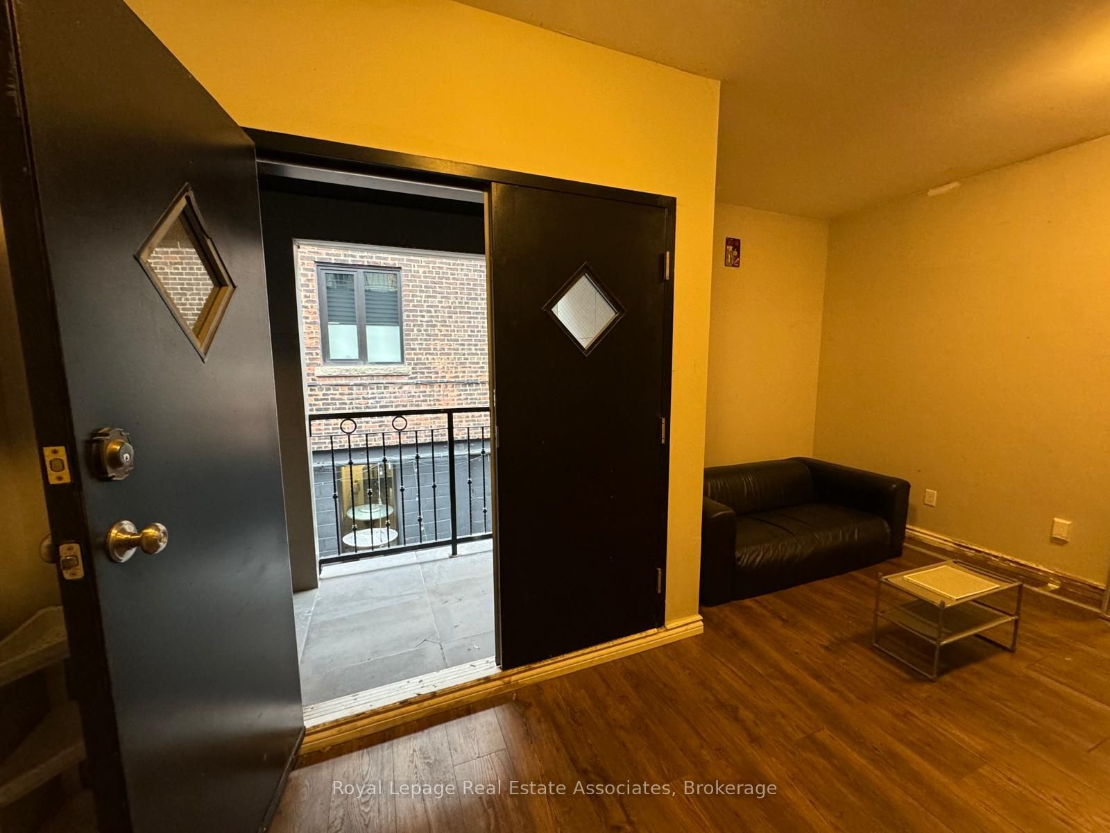 497 Bloor Street W Second Floor Property Photo 10