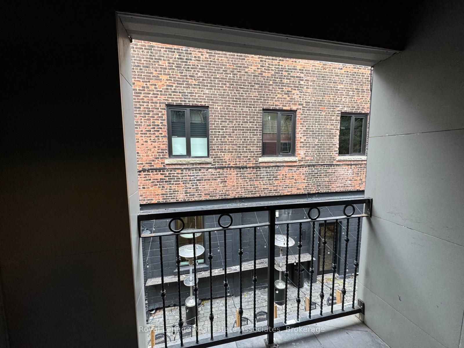 497 Bloor Street W Second Floor Property Photo 11