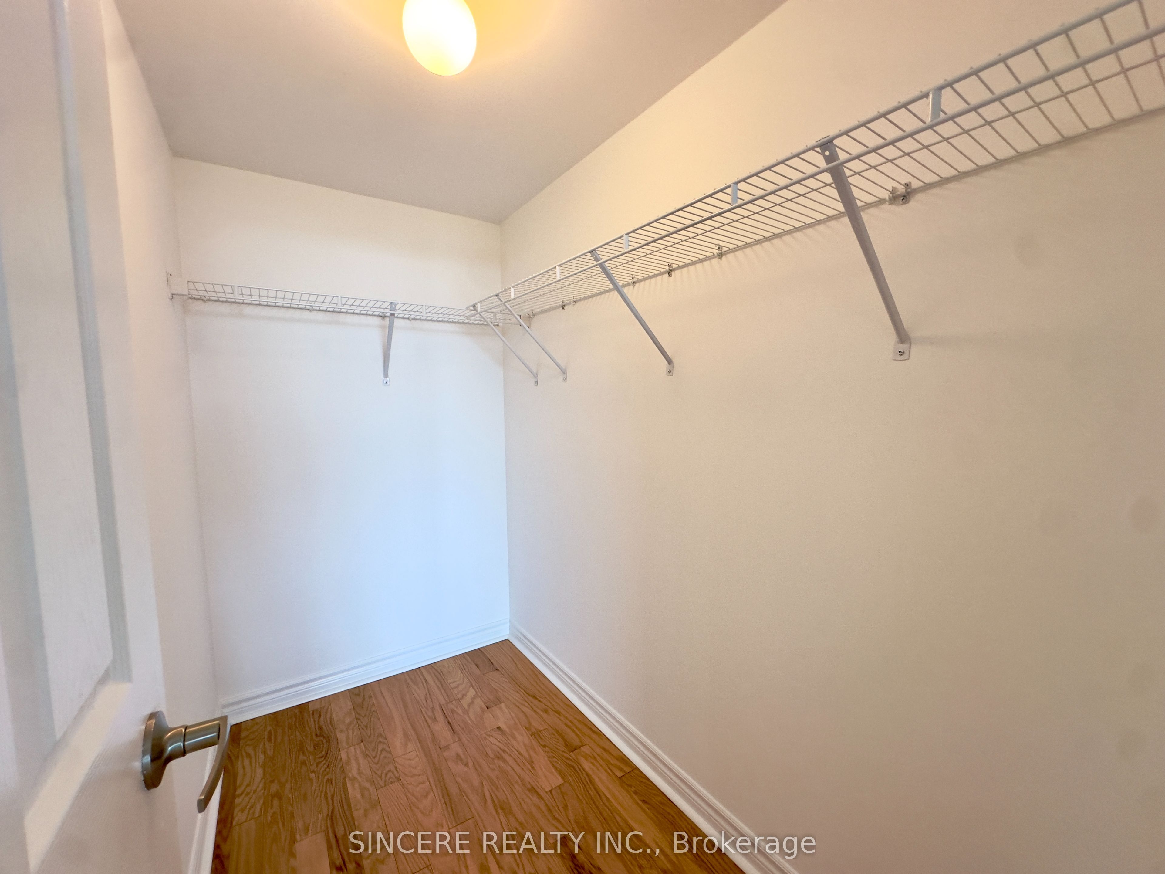 35 Hollywood Avenue 1622 Property Photo 6