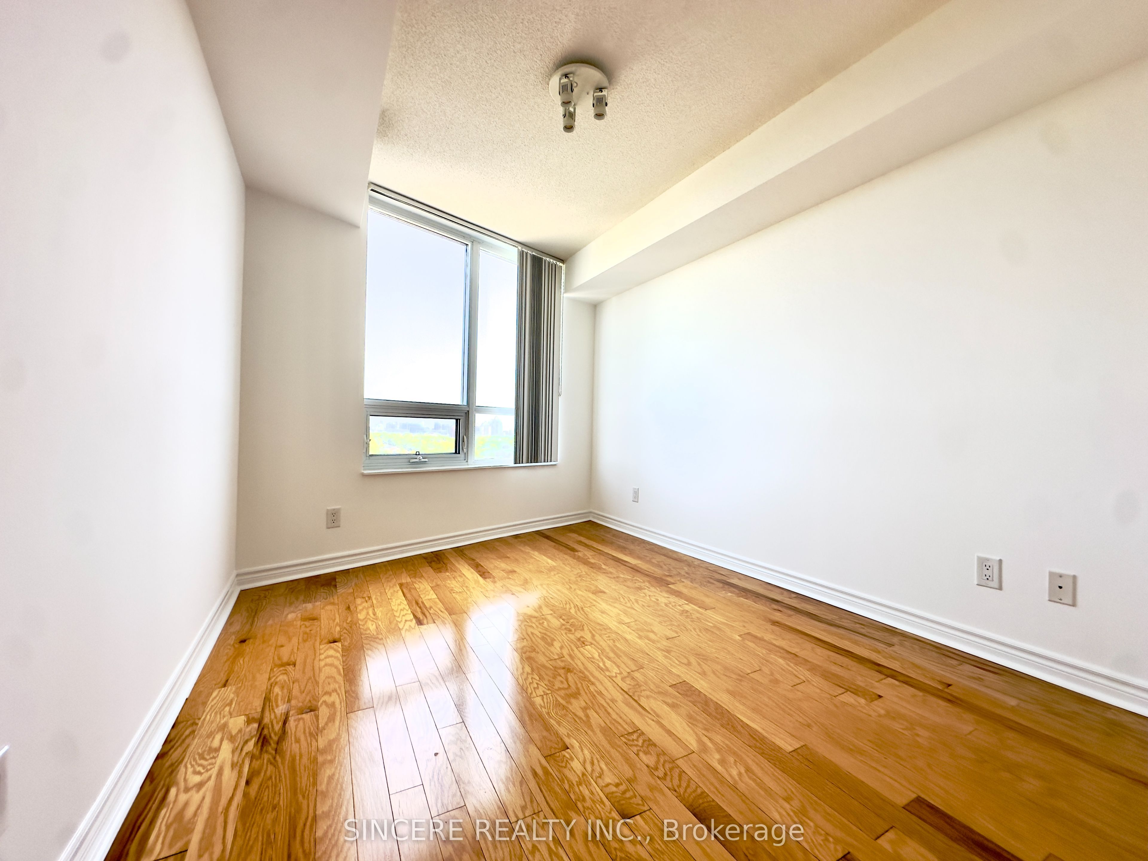 35 Hollywood Avenue 1622 Property Photo 8