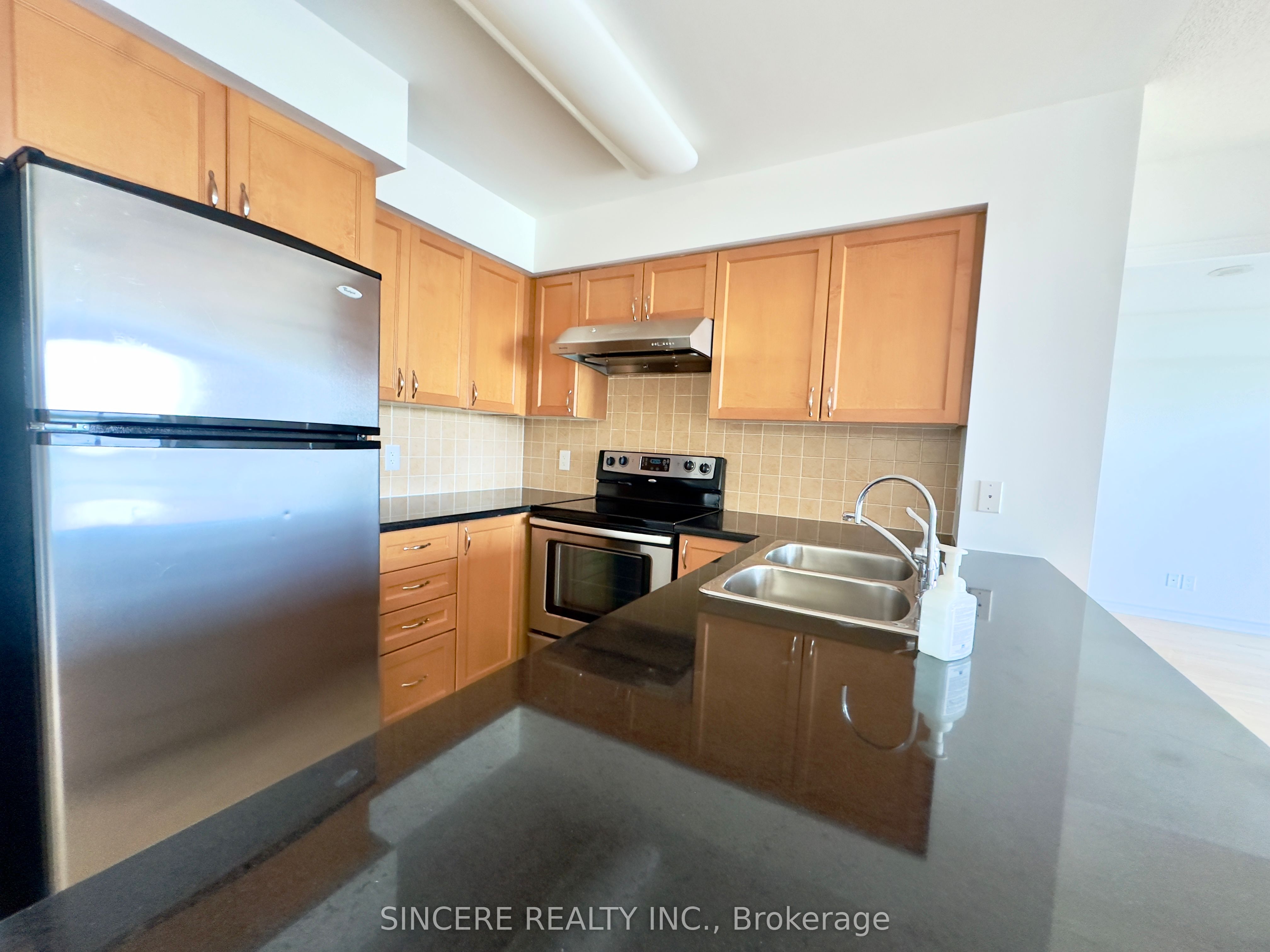 35 Hollywood Avenue 1622 Property Photo 10