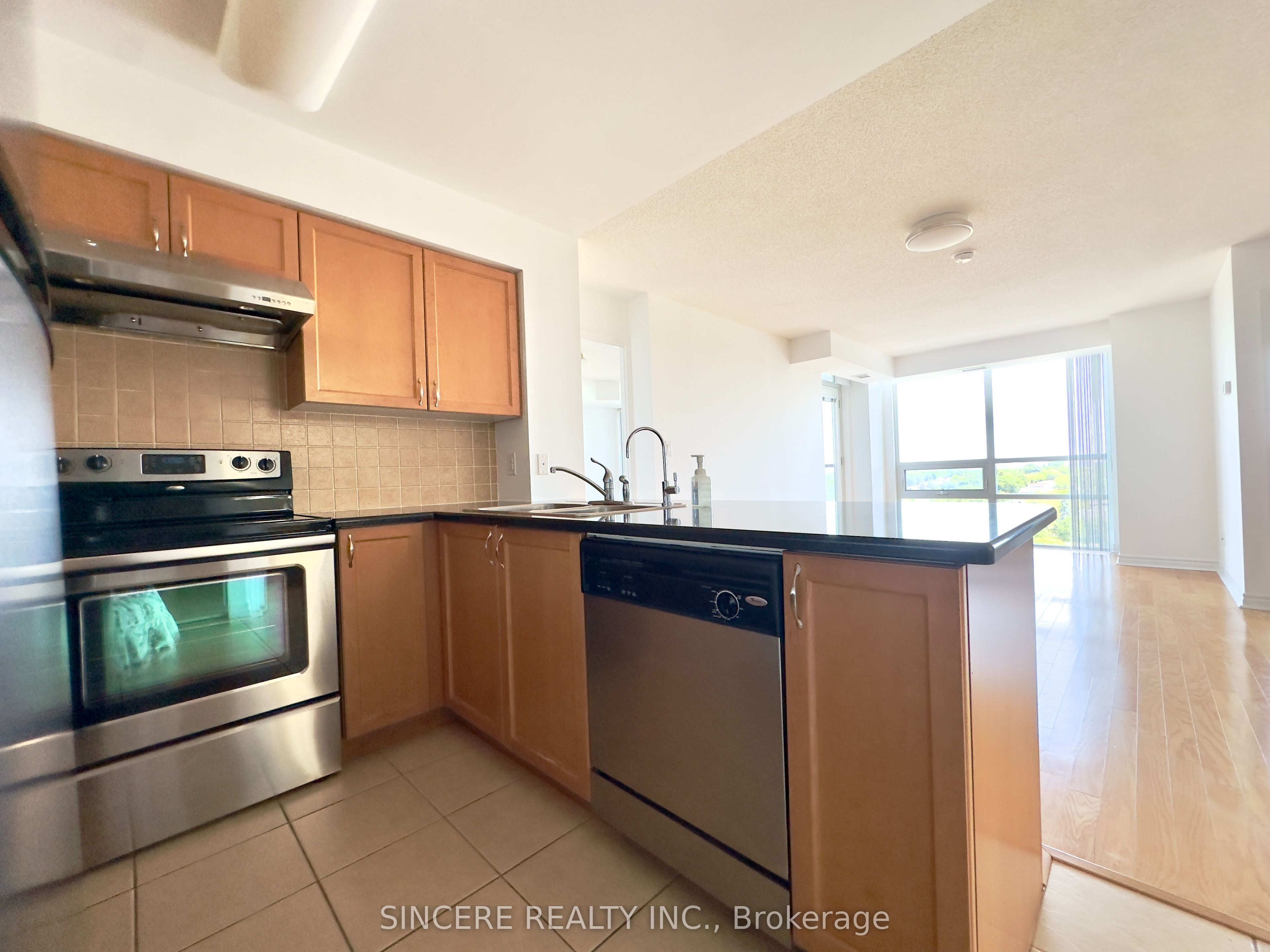 35 Hollywood Avenue 1622 Property Photo 11