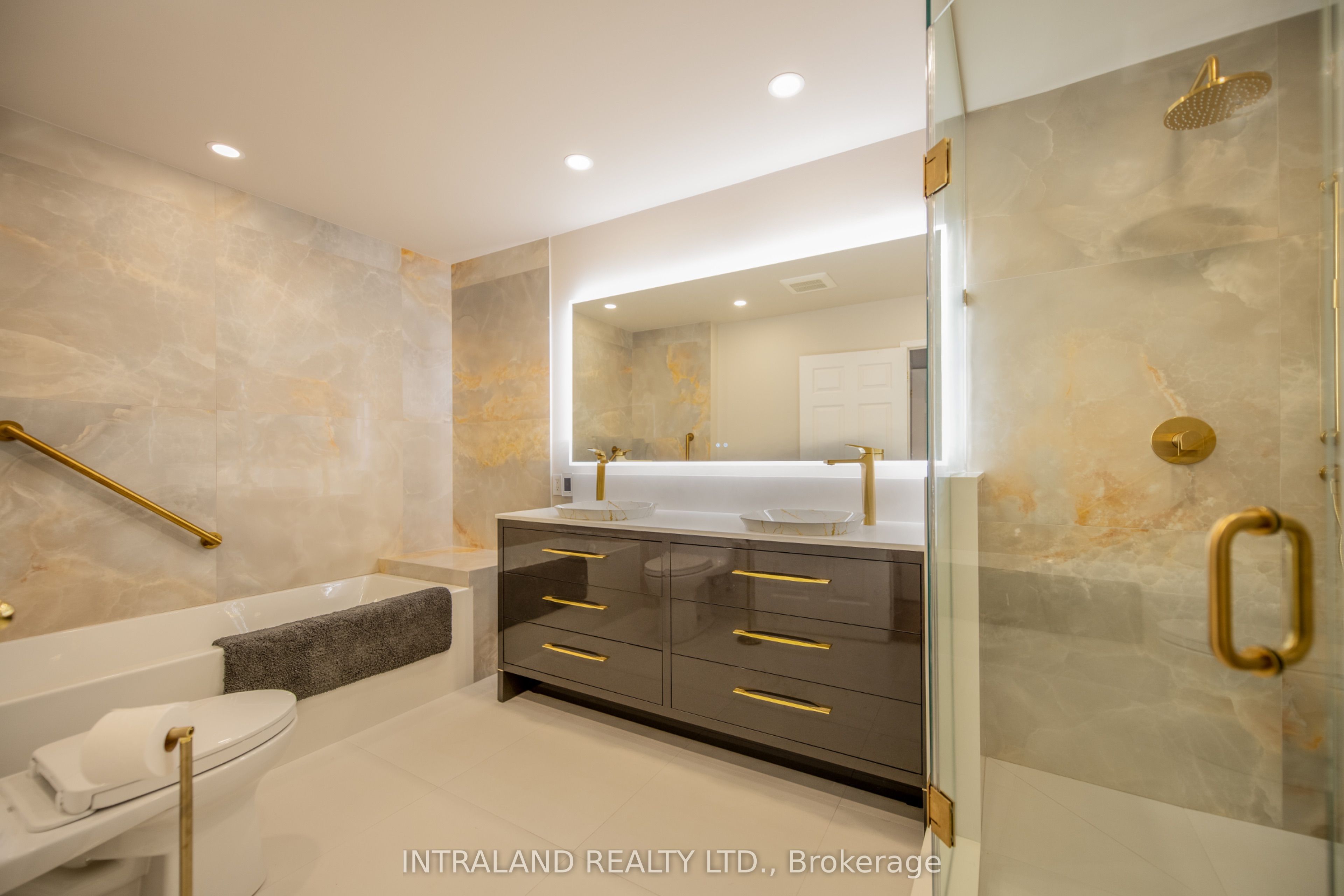 4200 Bathurst Street 705 Property Photo 1