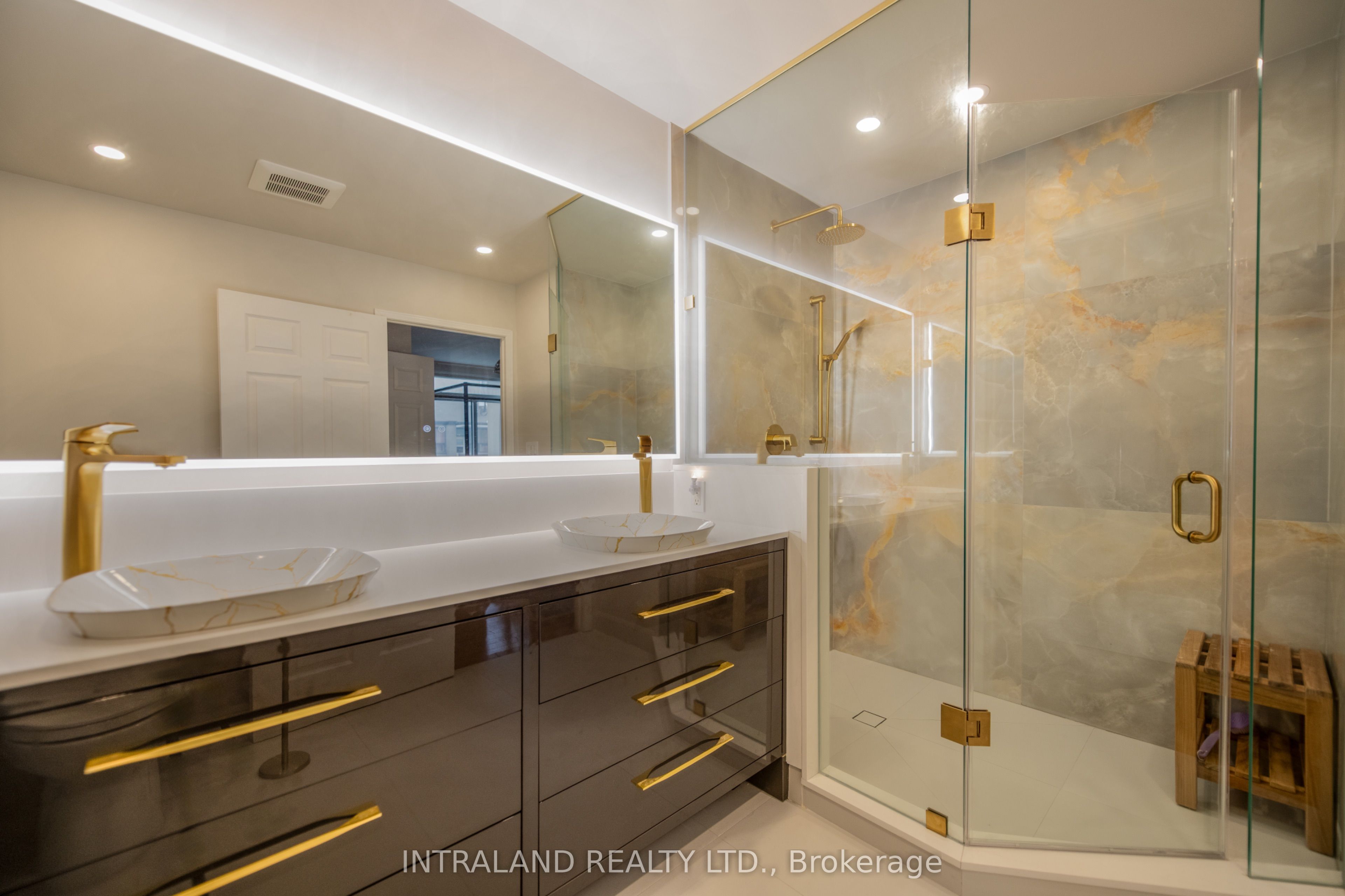 4200 Bathurst Street 705 Property Photo 2