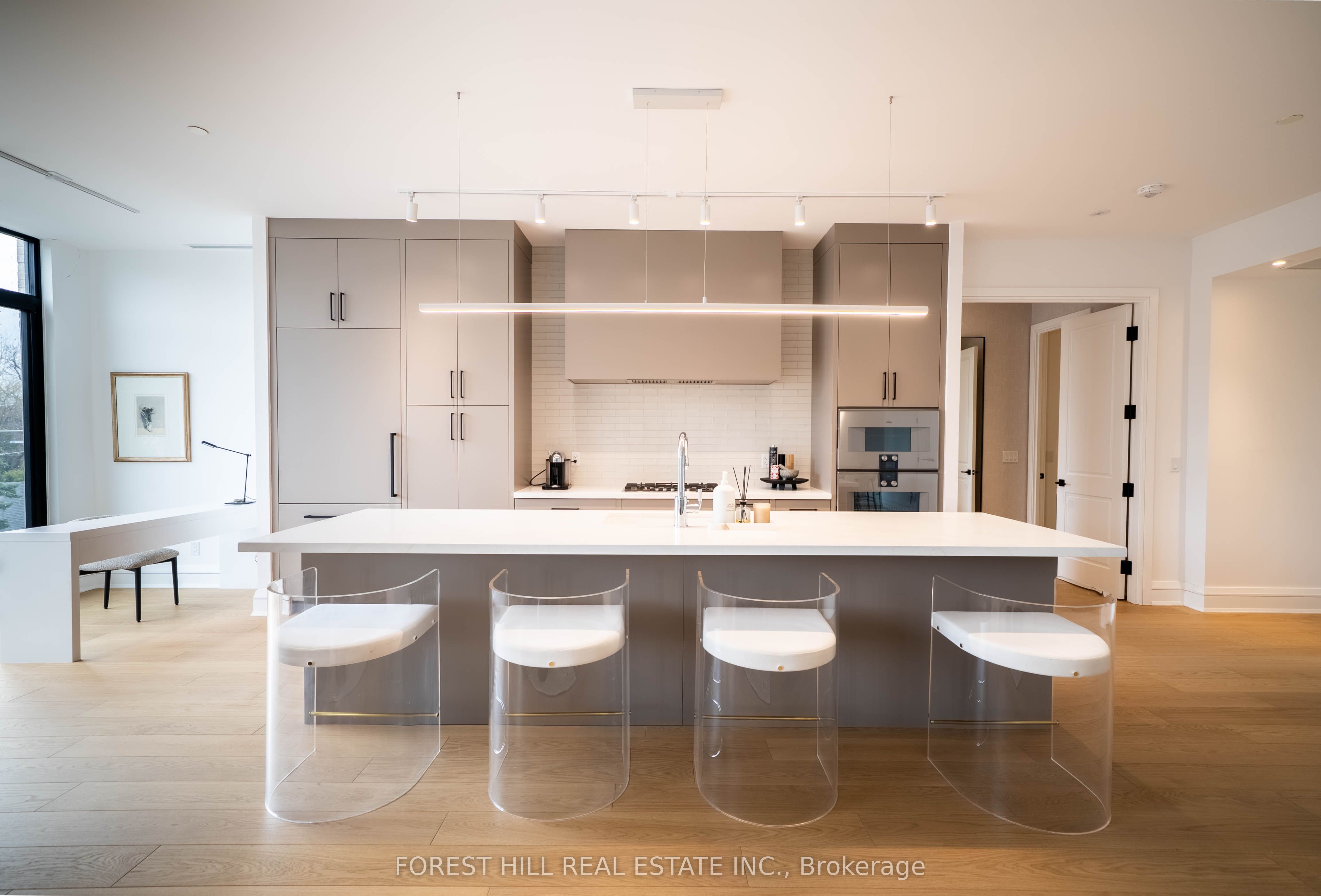 2010 Bathurst Street 4D Property Photo 1