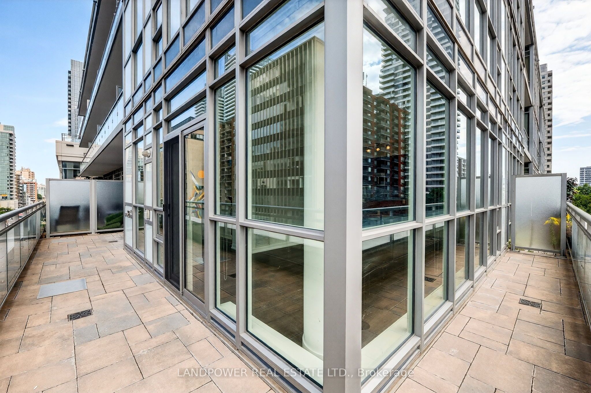 89 Dunfield Avenue 403 Property Photo 16