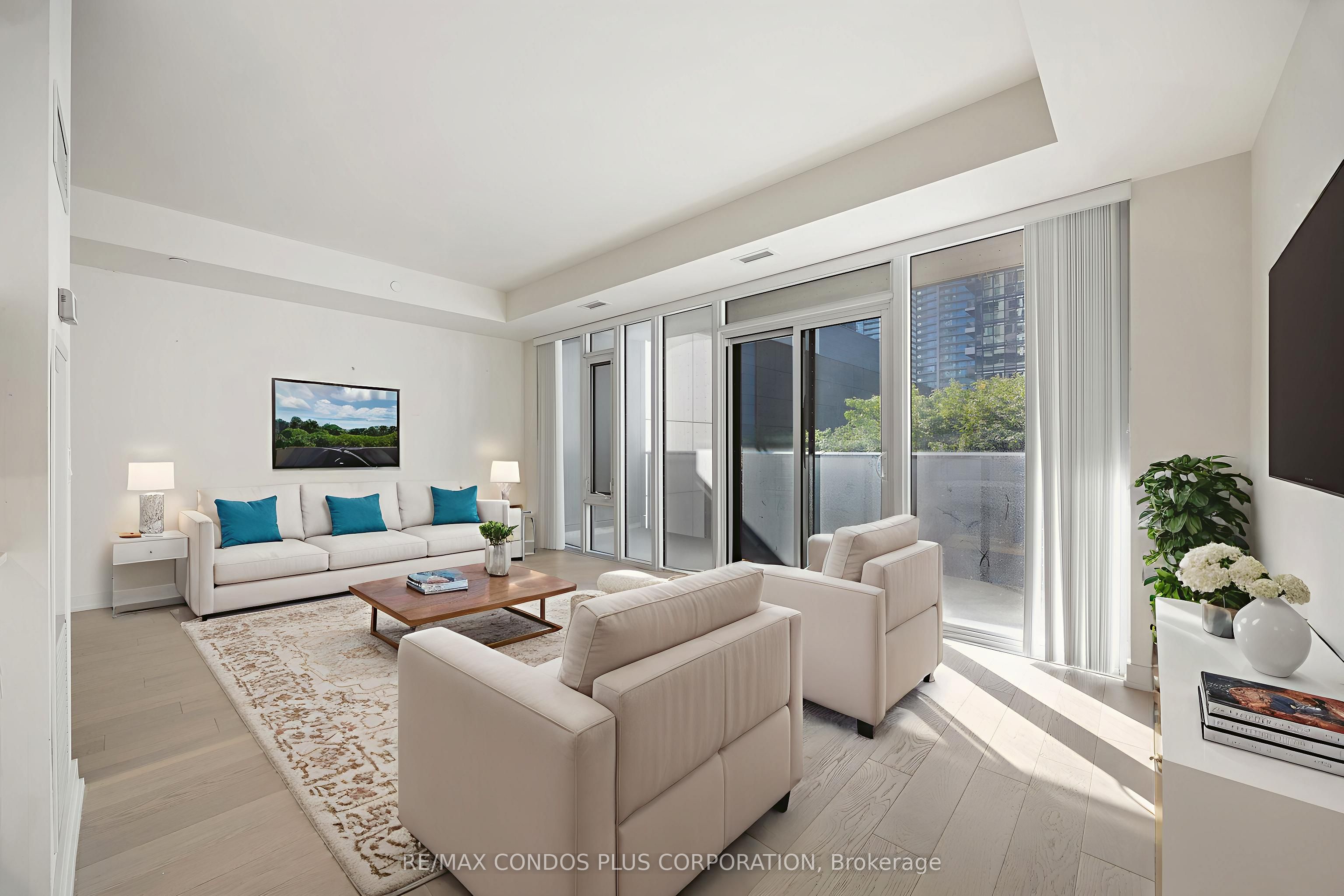 330 Richmond Street W 518 Property Photo 1