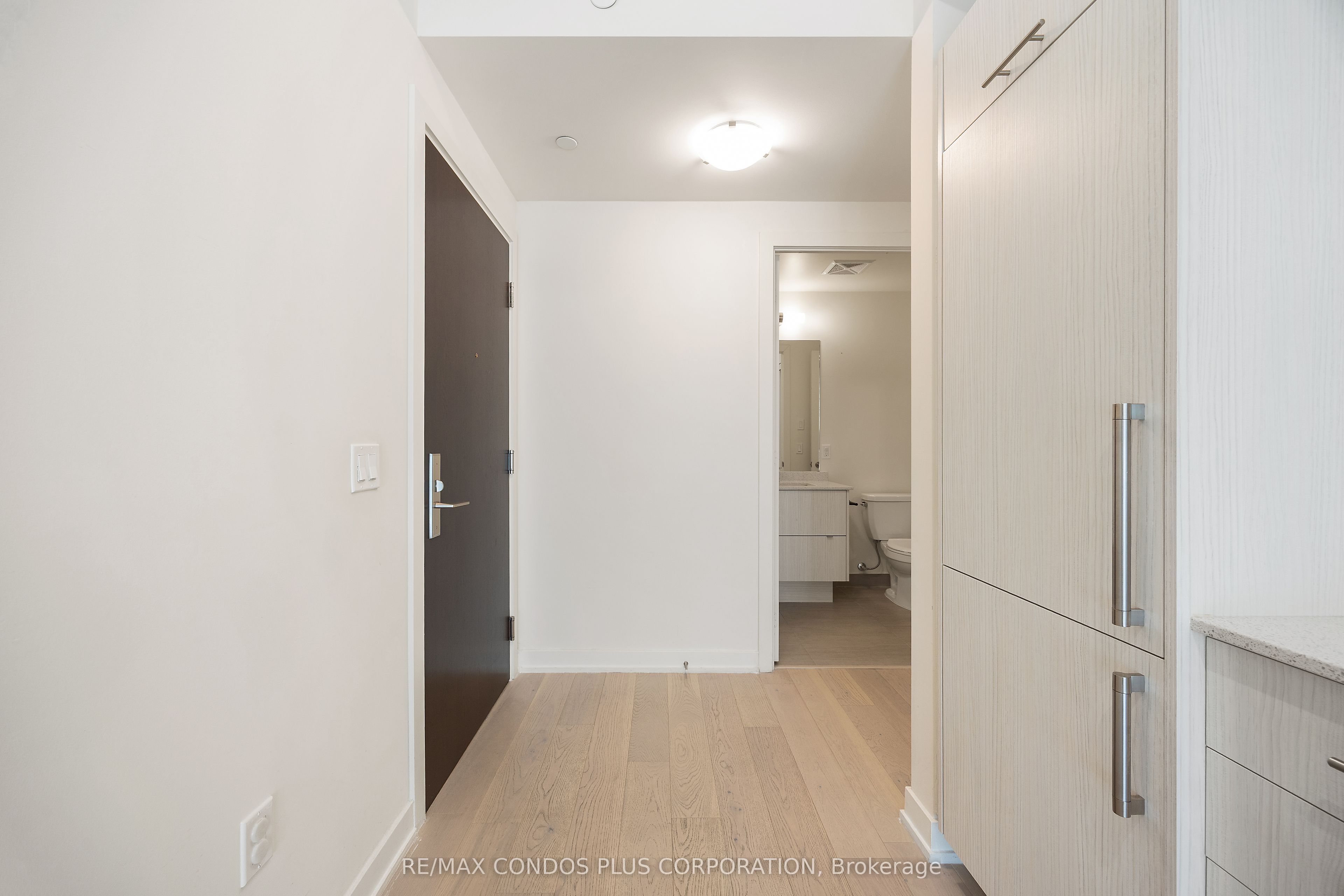 330 Richmond Street W 518 Property Photo 3