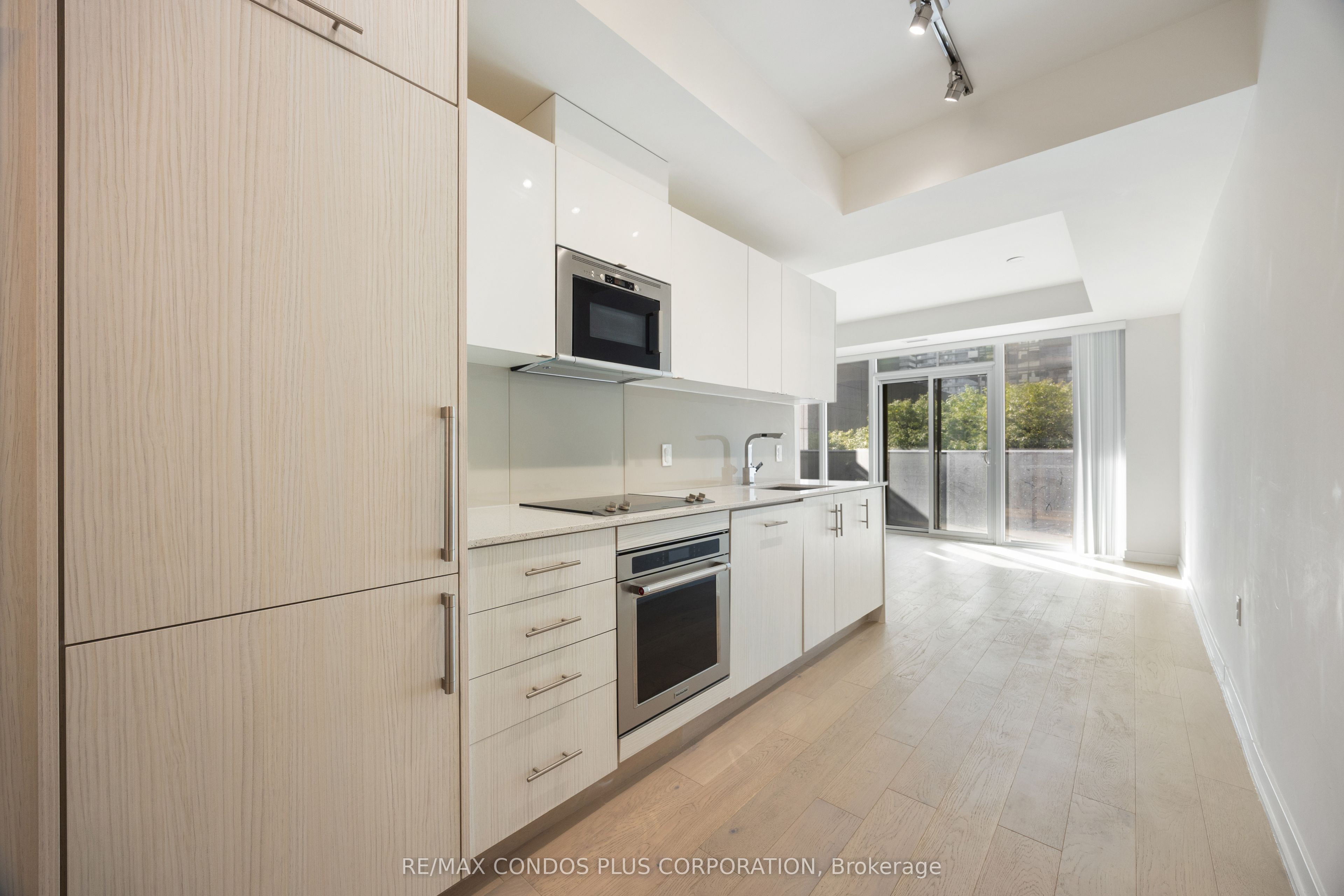 330 Richmond Street W 518 Property Photo 4