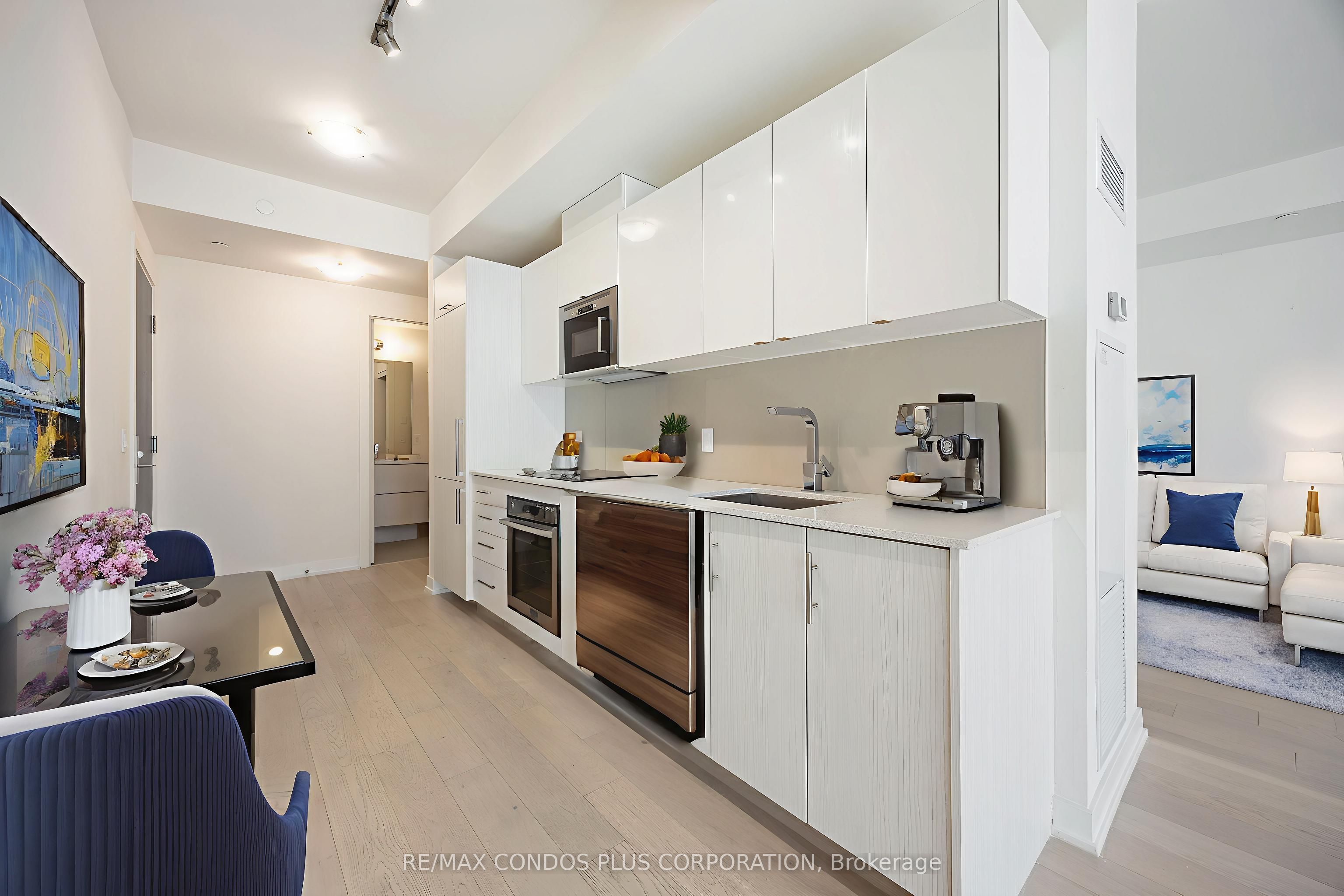 330 Richmond Street W 518 Property Photo 5