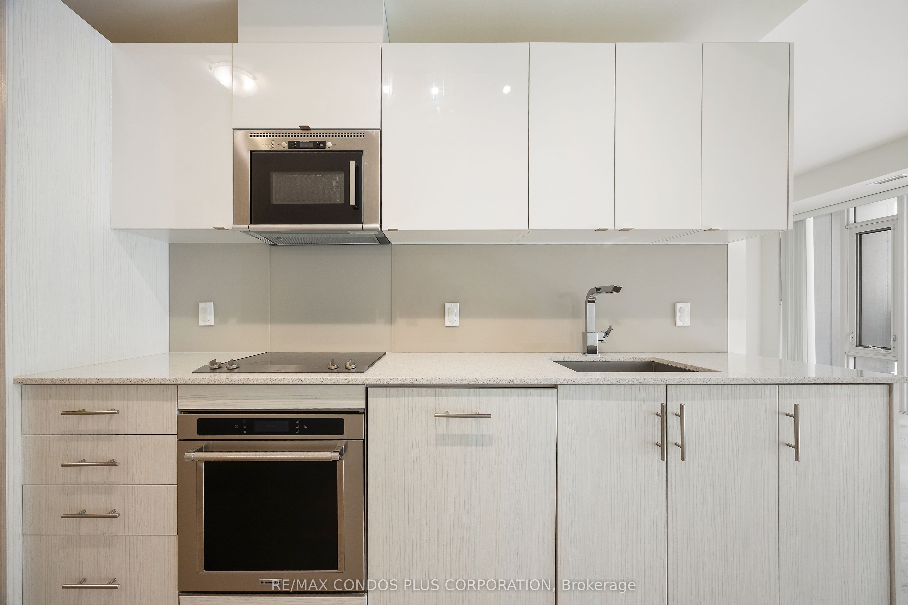 330 Richmond Street W 518 Property Photo 7