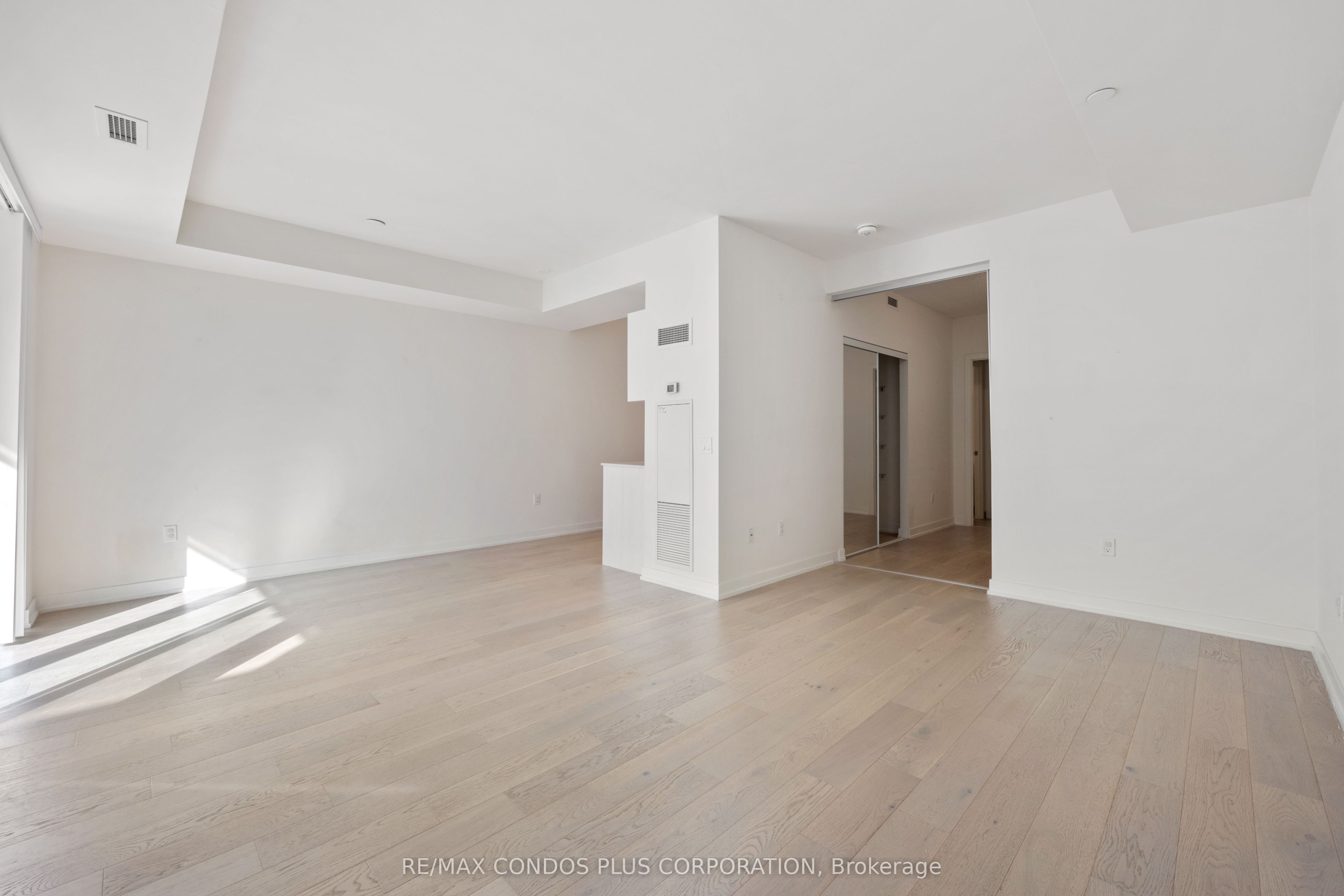 330 Richmond Street W 518 Property Photo 10