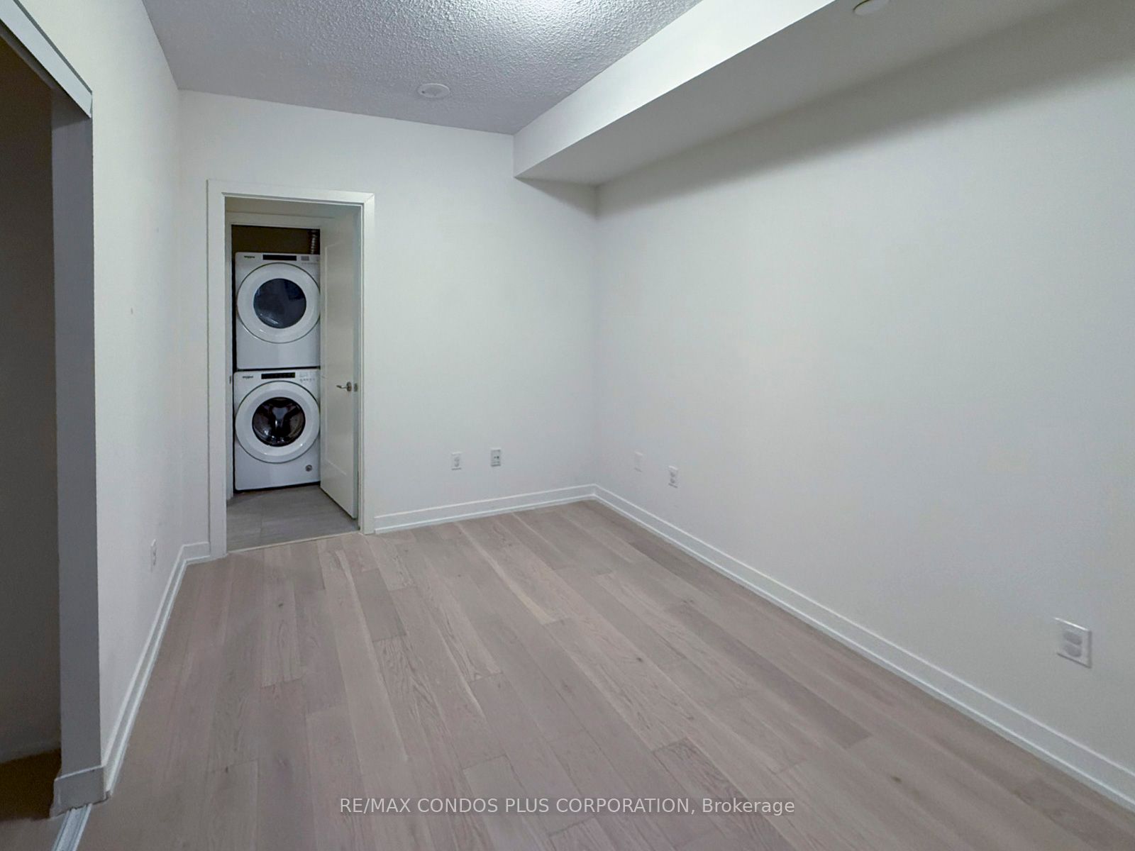 330 Richmond Street W 518 Property Photo 16