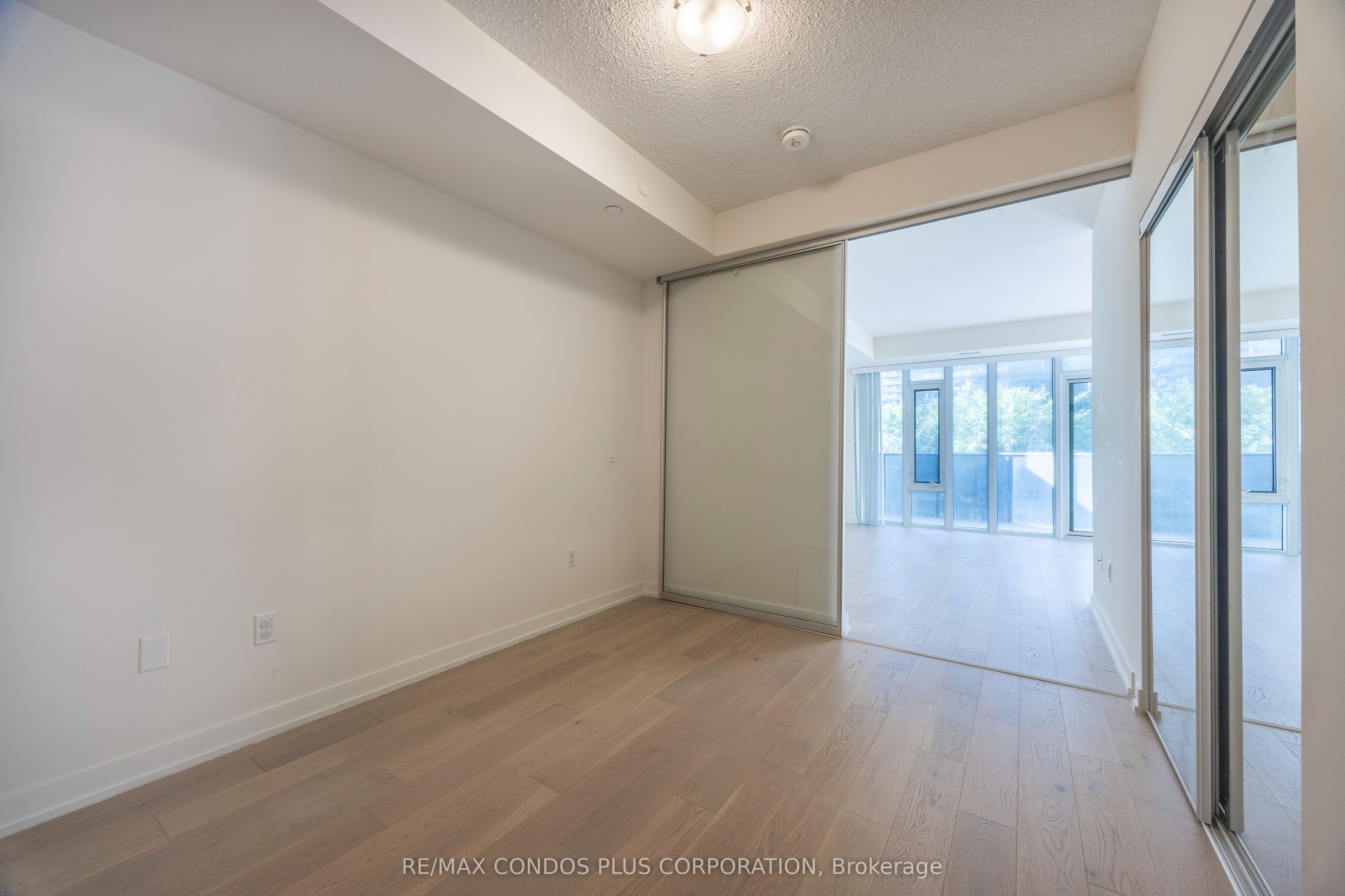 330 Richmond Street W 518 Property Photo 17