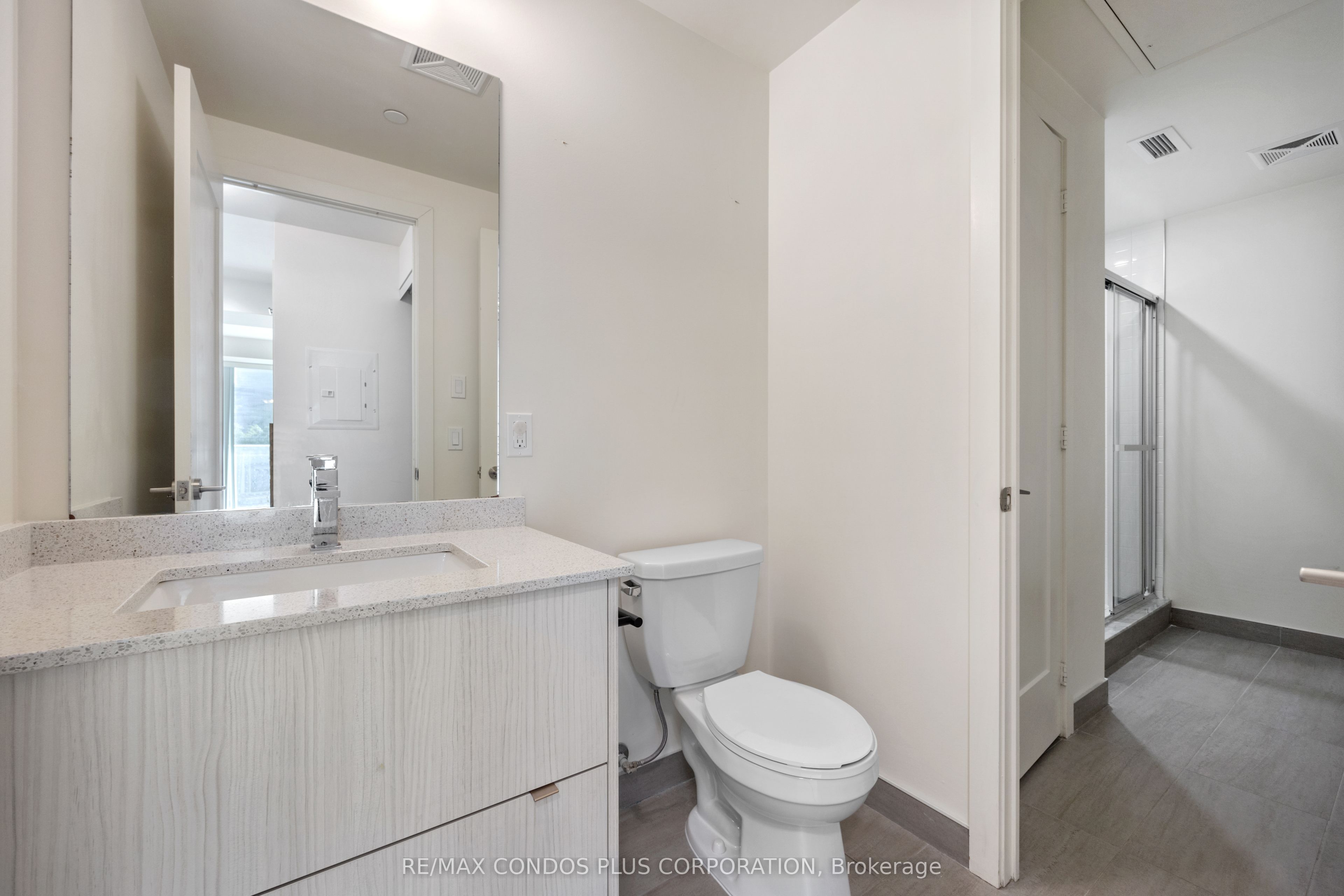 330 Richmond Street W 518 Property Photo 18