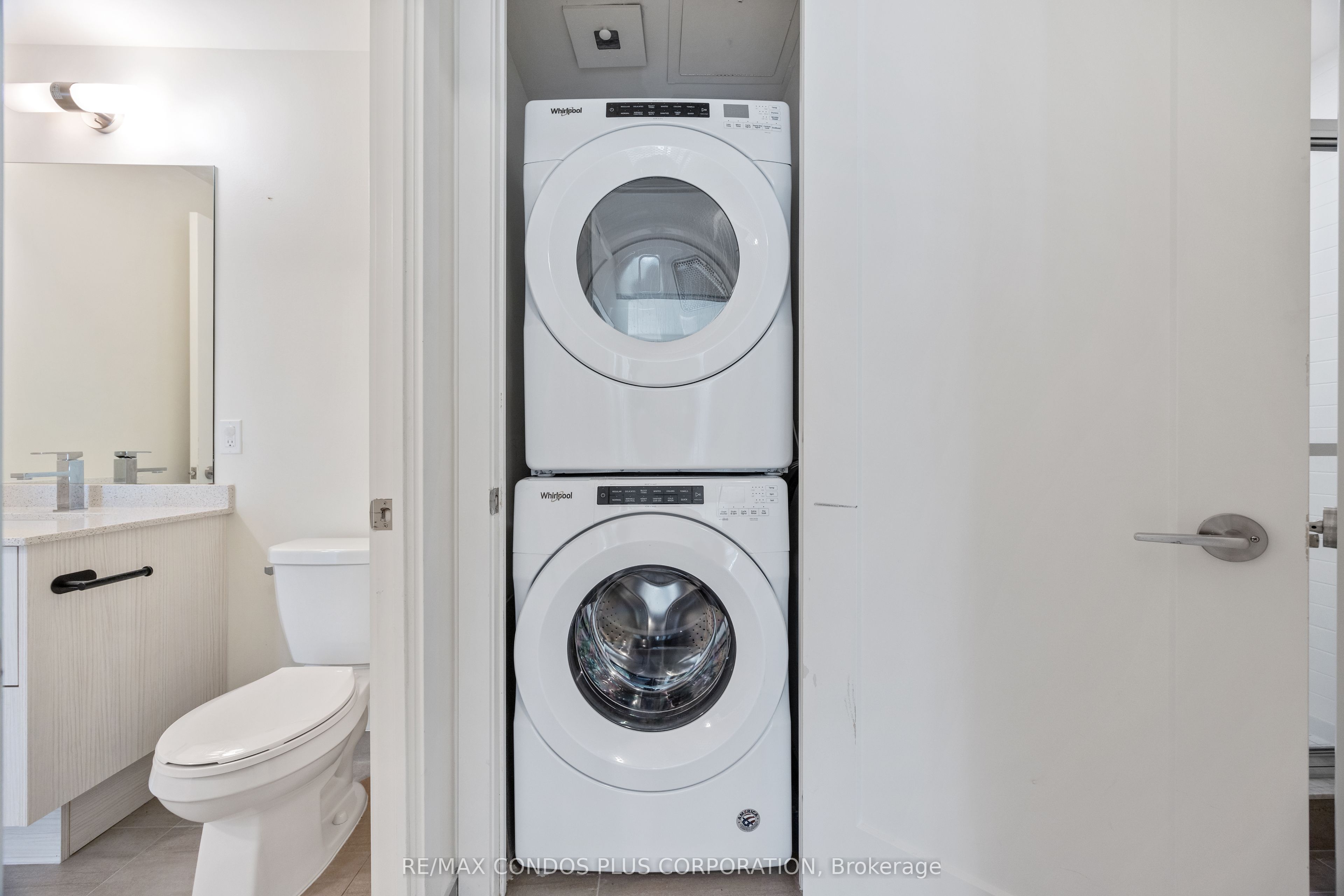 330 Richmond Street W 518 Property Photo 19