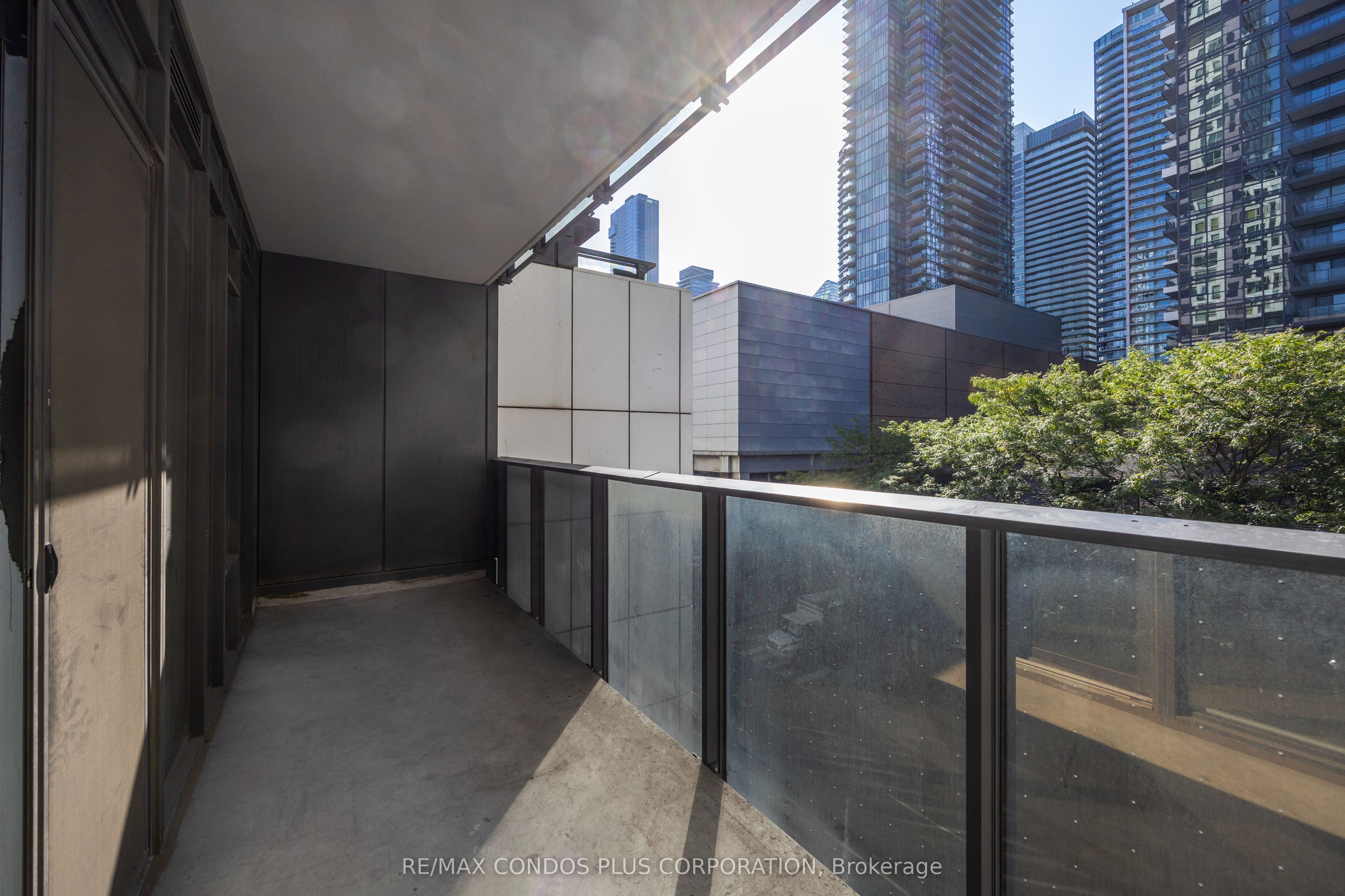 330 Richmond Street W 518 Property Photo 21