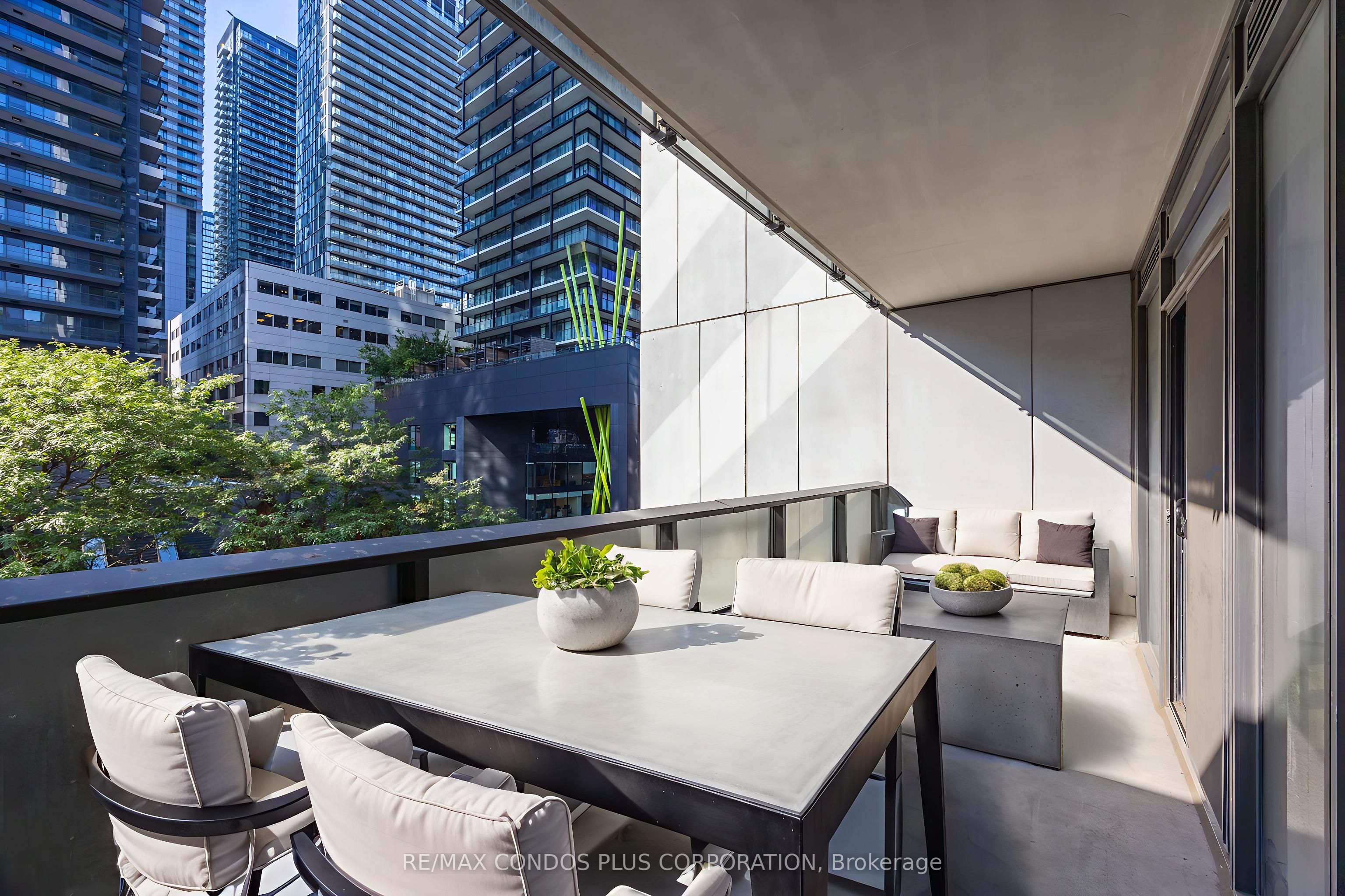 330 Richmond Street W 518 Property Photo 27