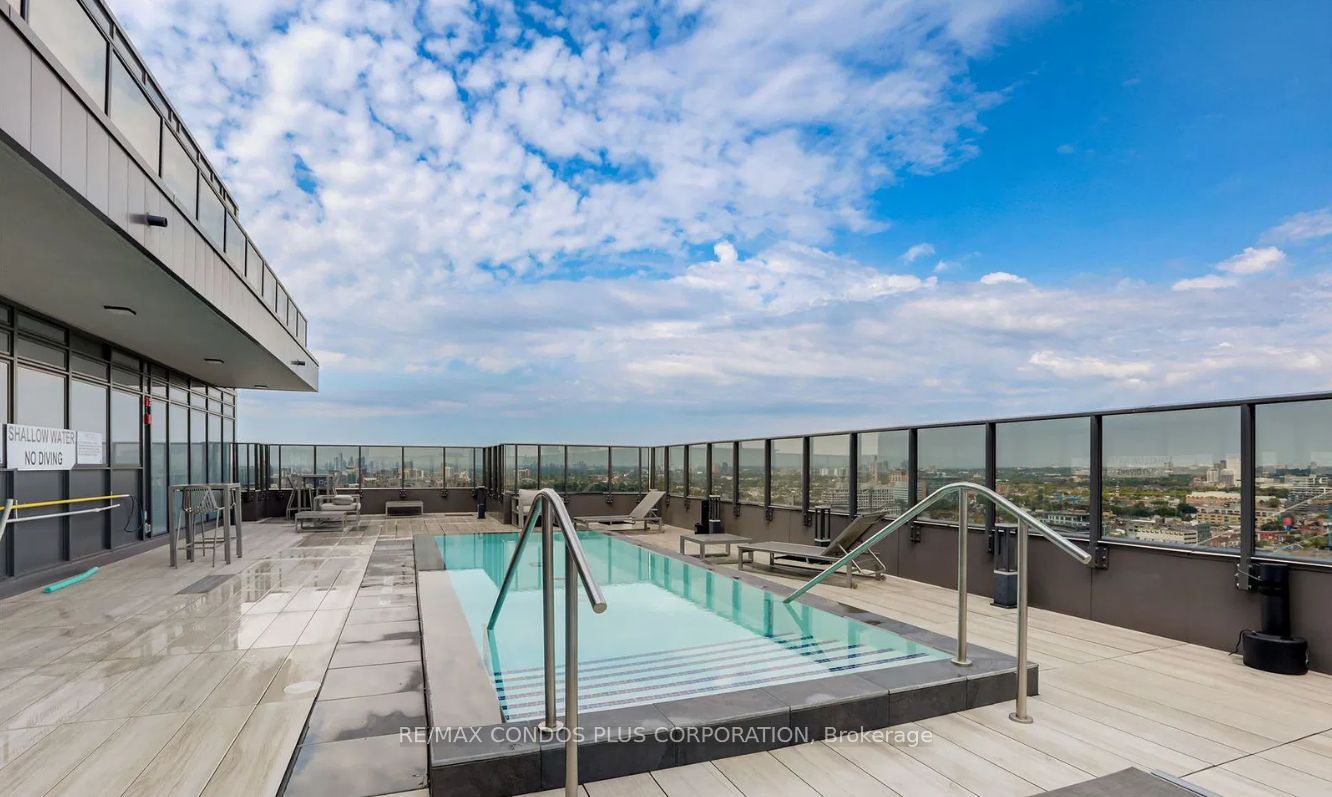 330 Richmond Street W 518 Property Photo 35