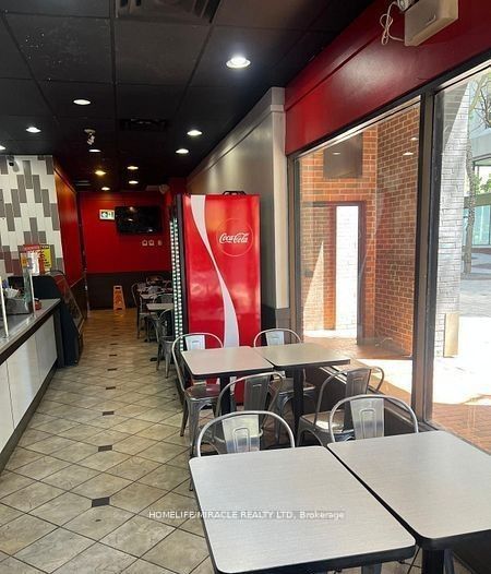 419 Yonge Street Property Photo 4