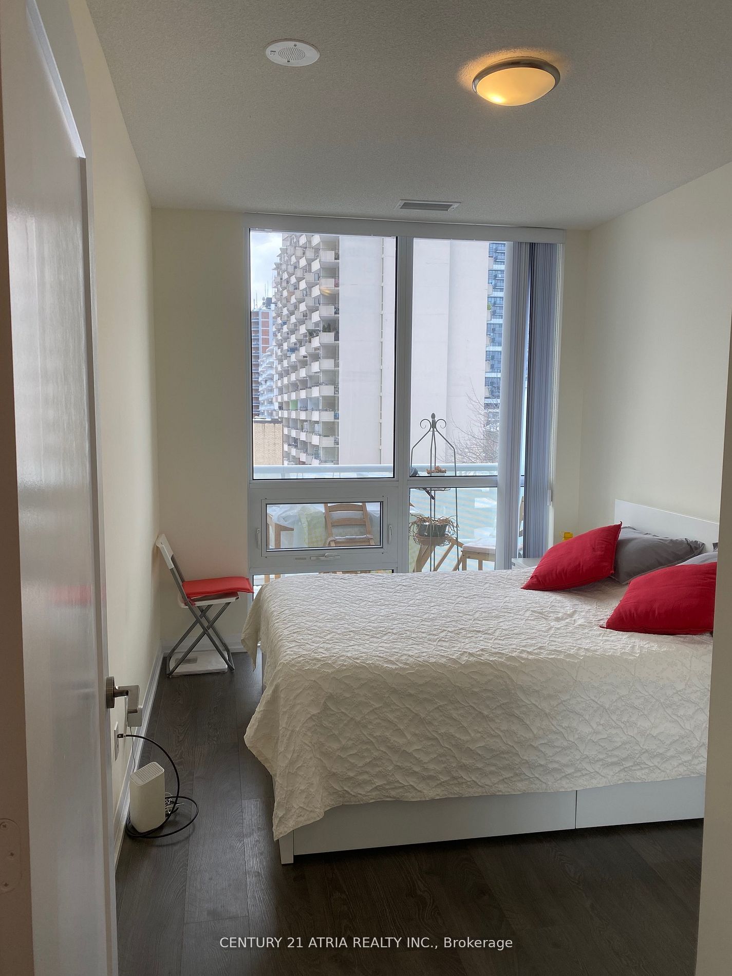 101 Erskine Avenue 512 Property Photo 10