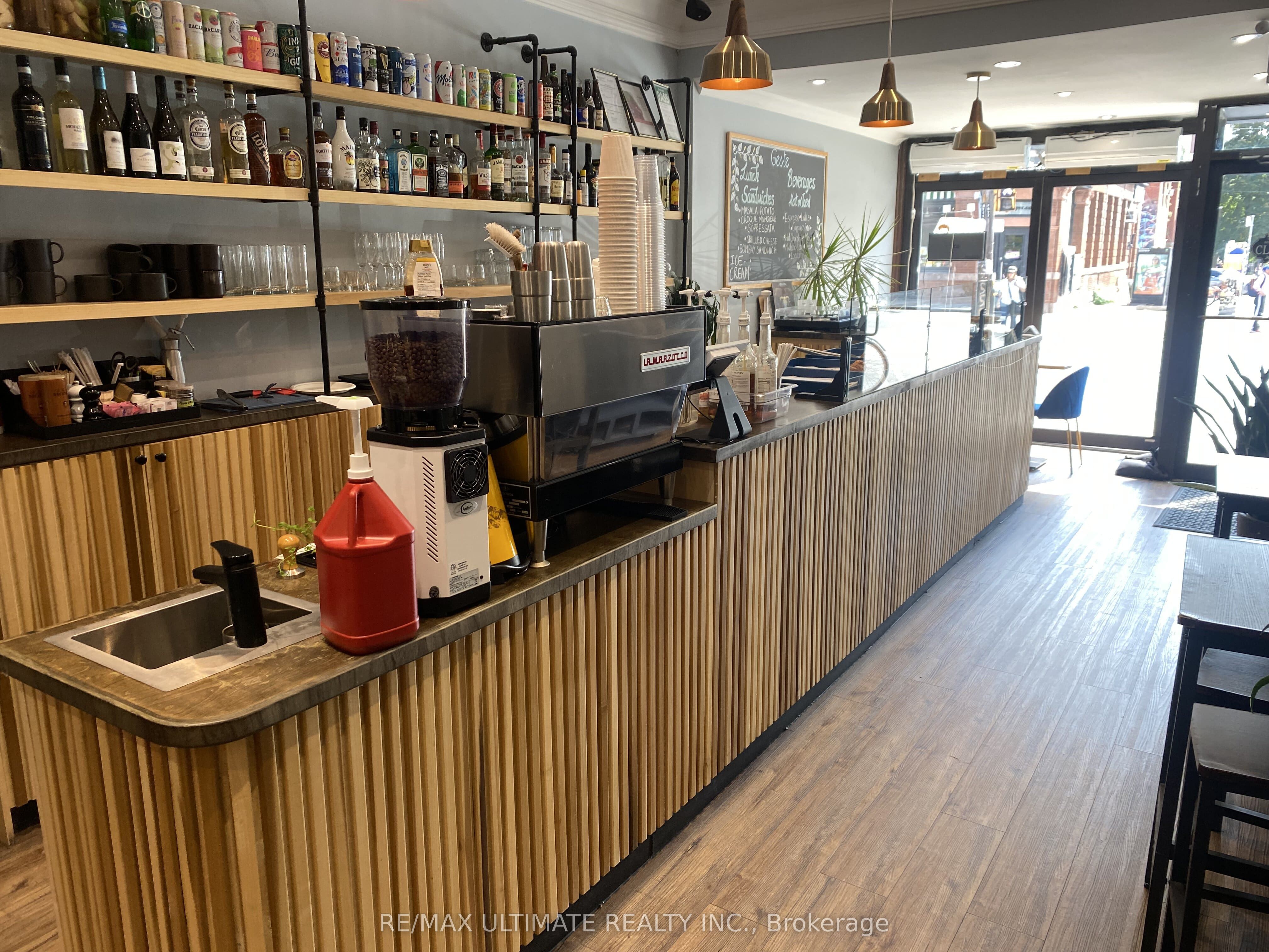 506 Queen Street W Property Photo 1